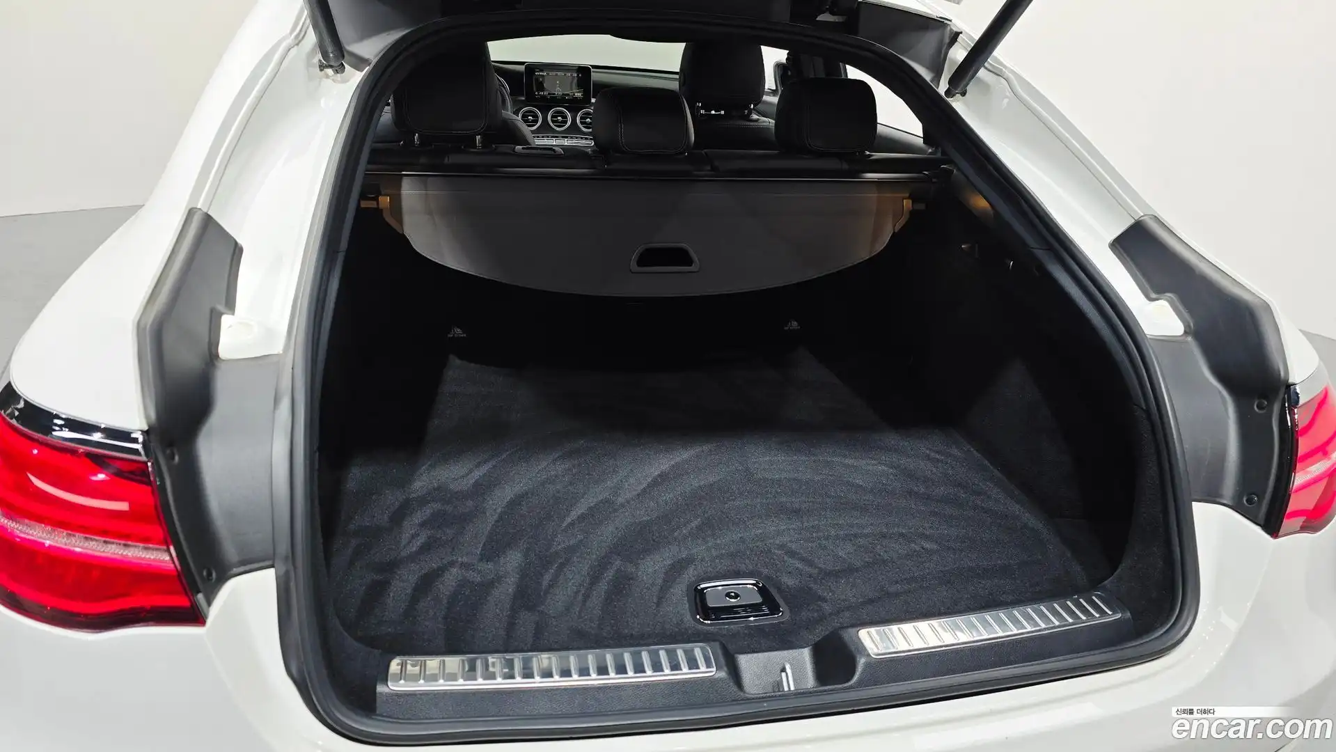 GLC-Class Mercedes-Benz 2017.3-OPTION-023