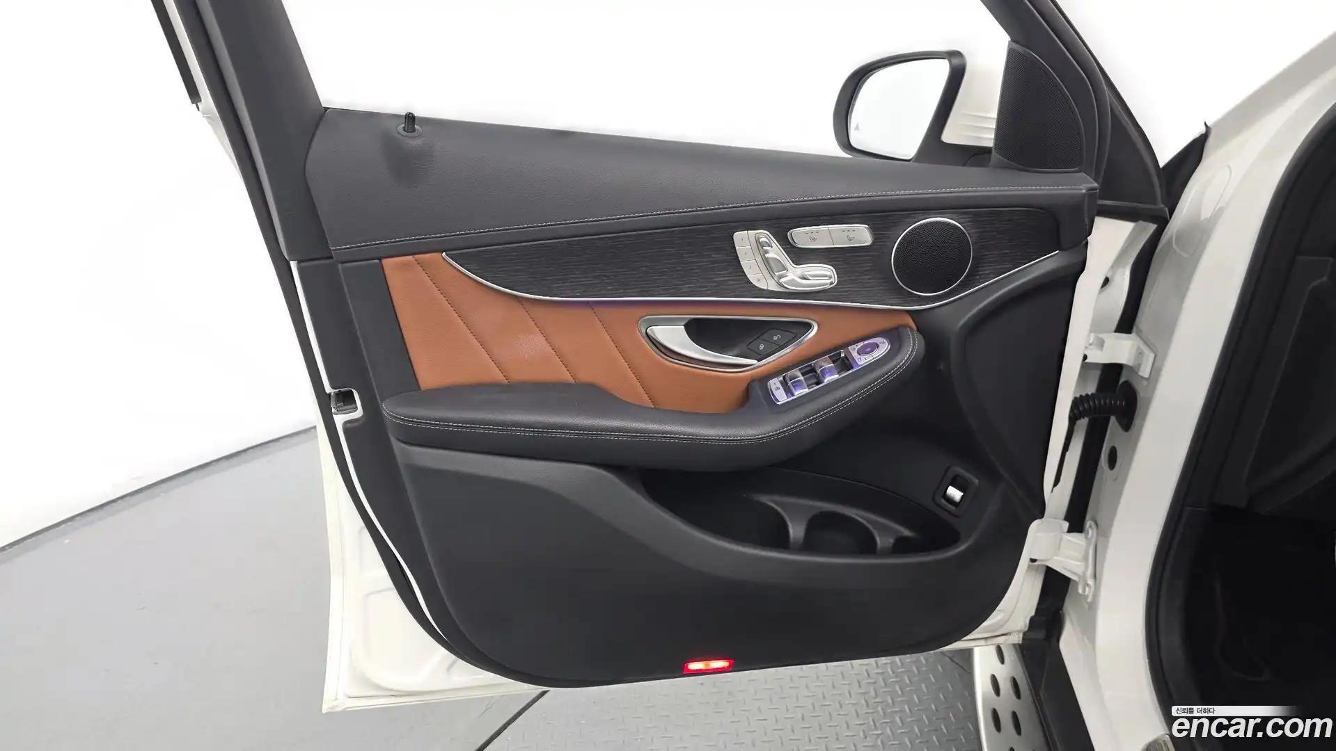 GLC-Class Mercedes-Benz 2023.2-INNER-034