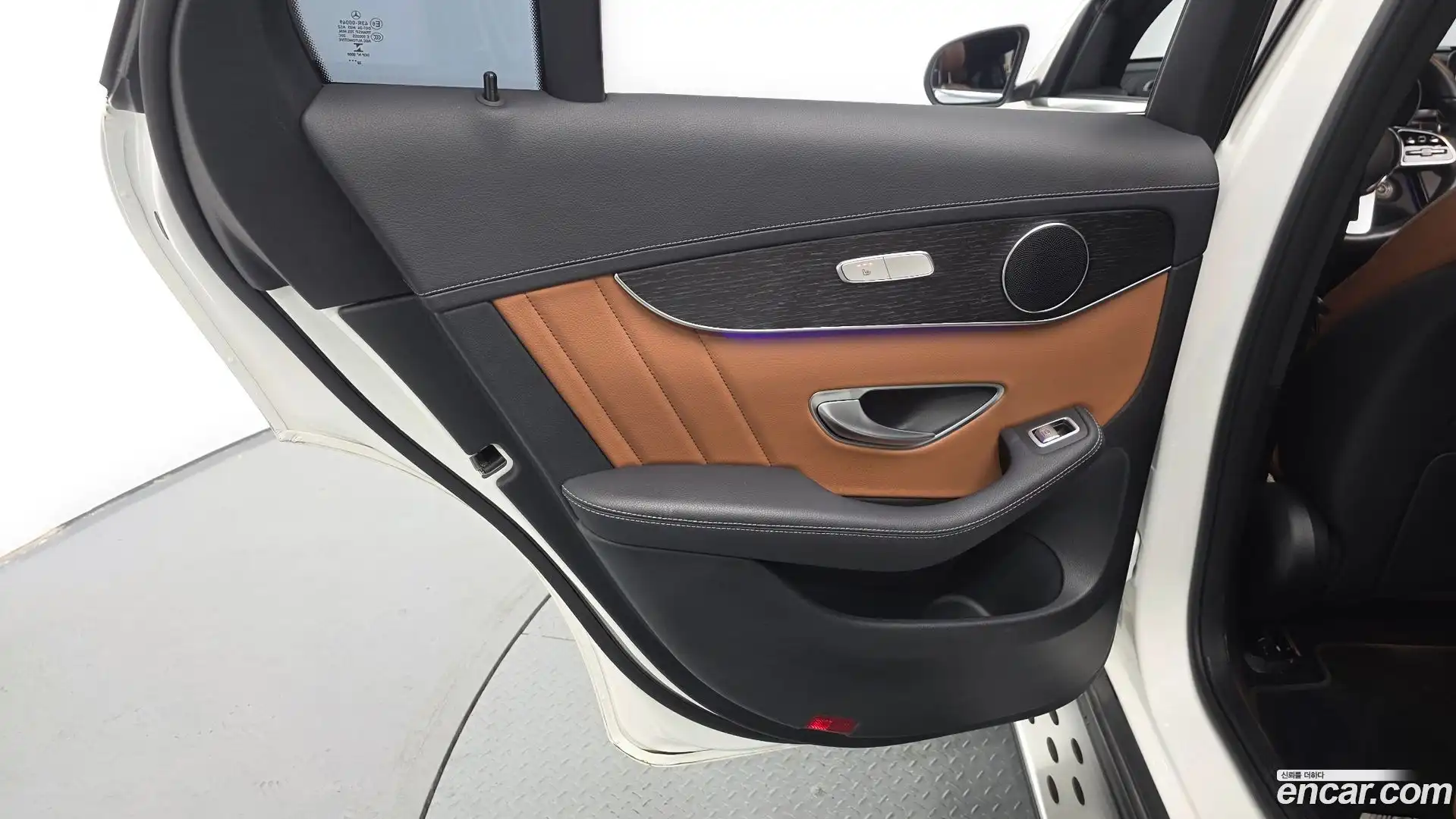 GLC-Class Mercedes-Benz 2023.2-INNER-035