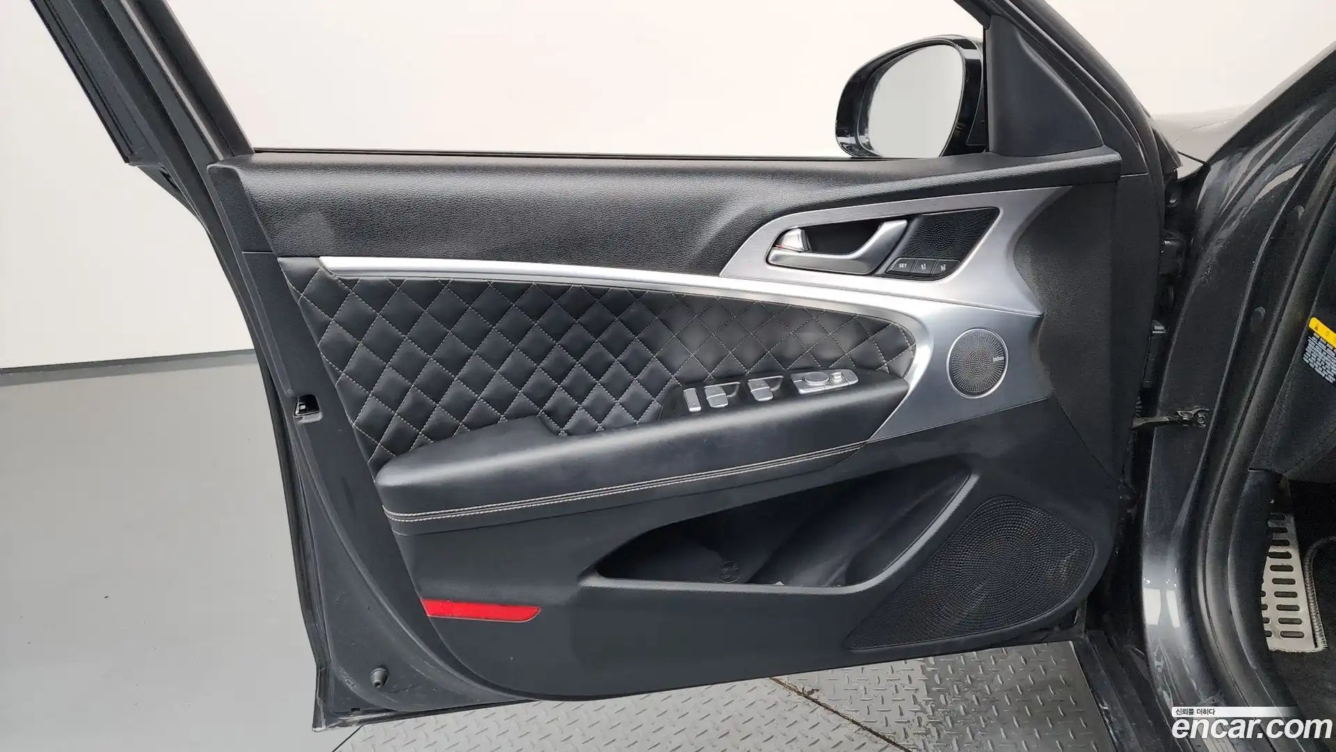 G70 Genesis 2019.1-INNER-034