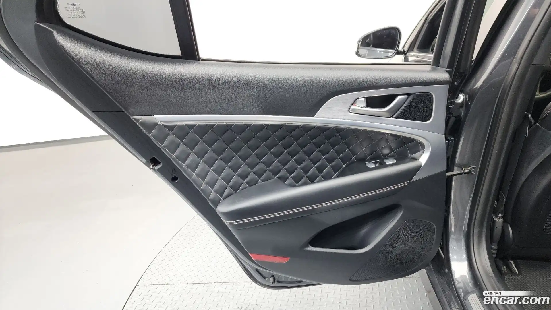 G70 Genesis 2019.1-INNER-035