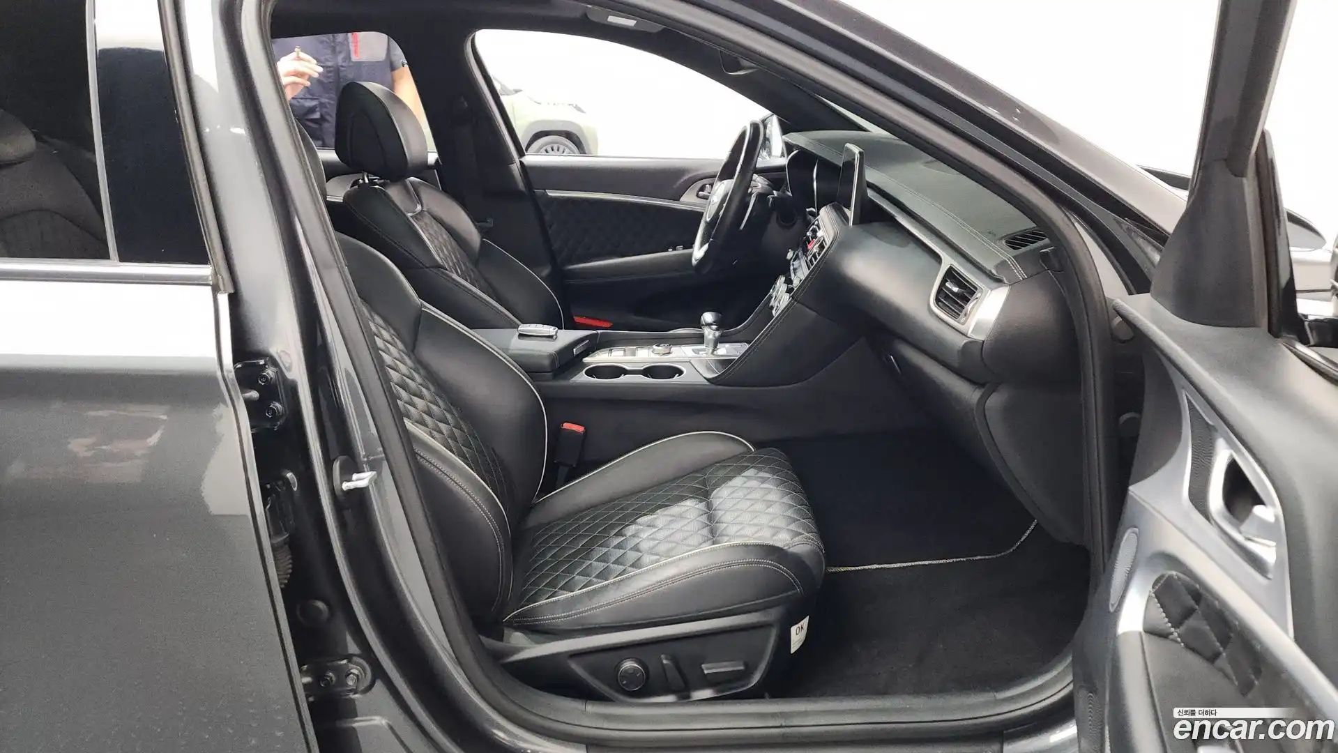 G70 Genesis 2019.1-INNER-036