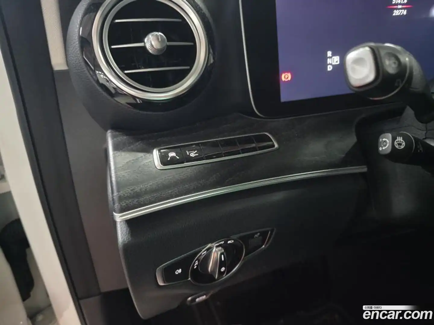 E-Class Mercedes-Benz 2019.0-INNER-010