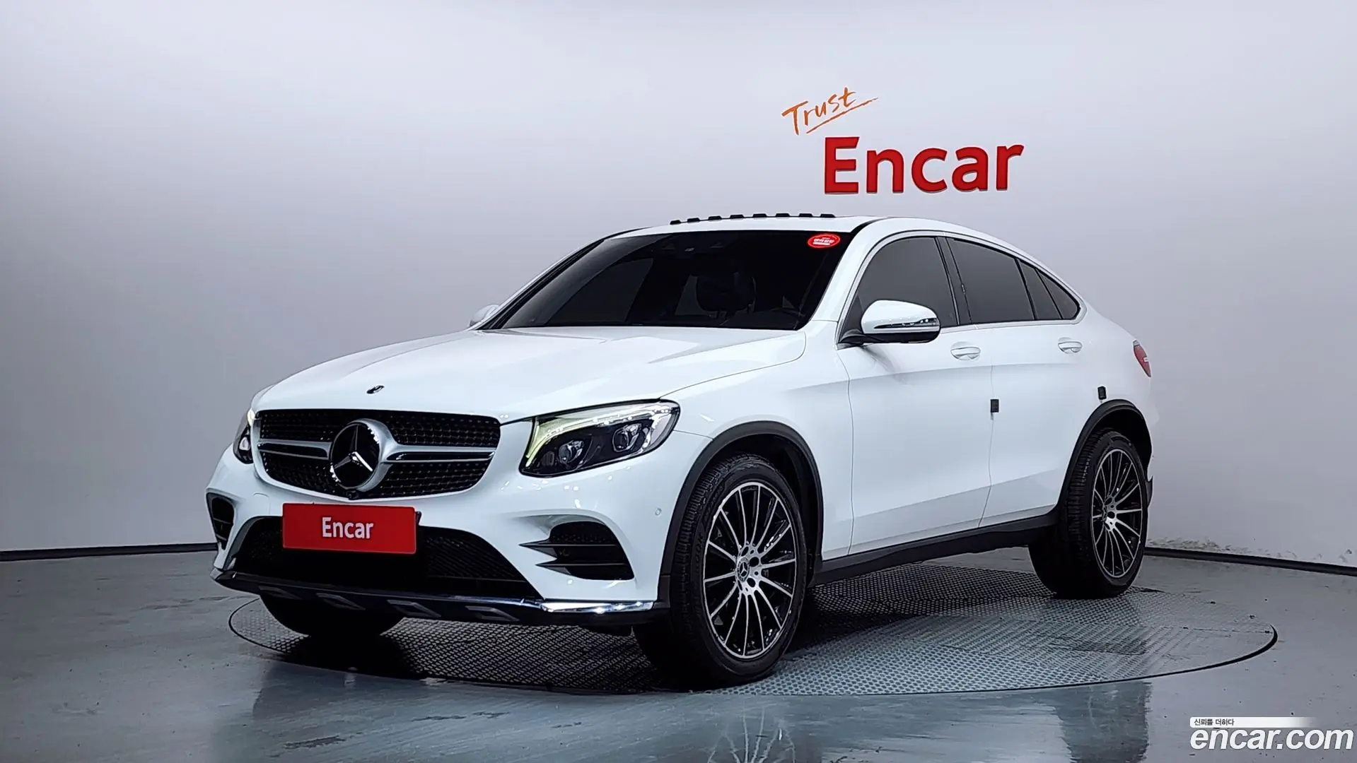 Main__Slider__Photo:GLC-Class Mercedes-Benz 2019.2-0