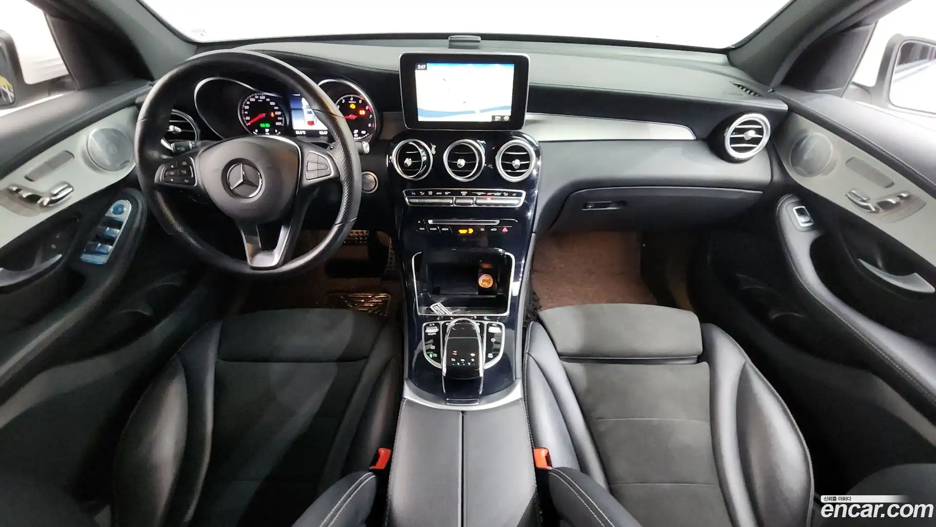 GLC-Class Mercedes-Benz 2019.2-INNER-007