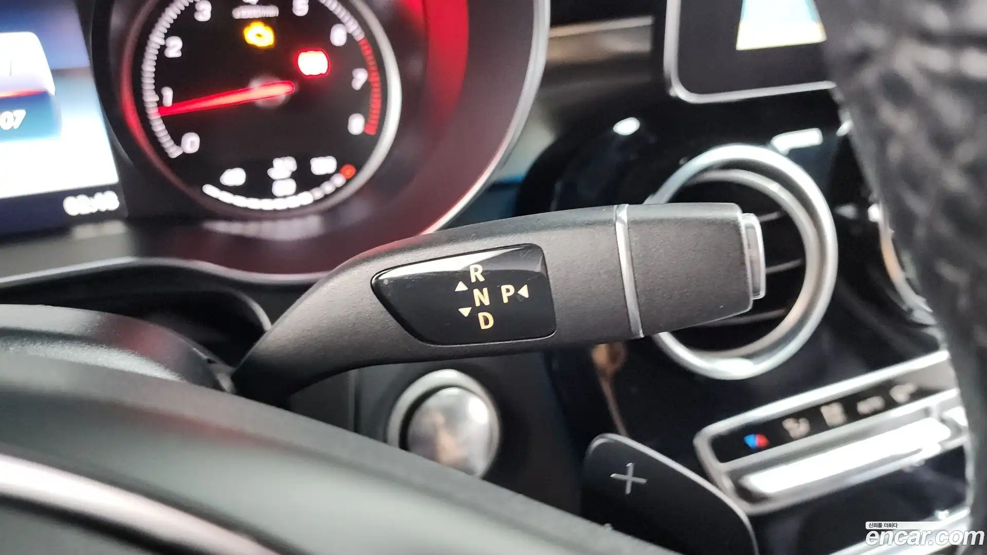 GLC-Class Mercedes-Benz 2019.2-INNER-009