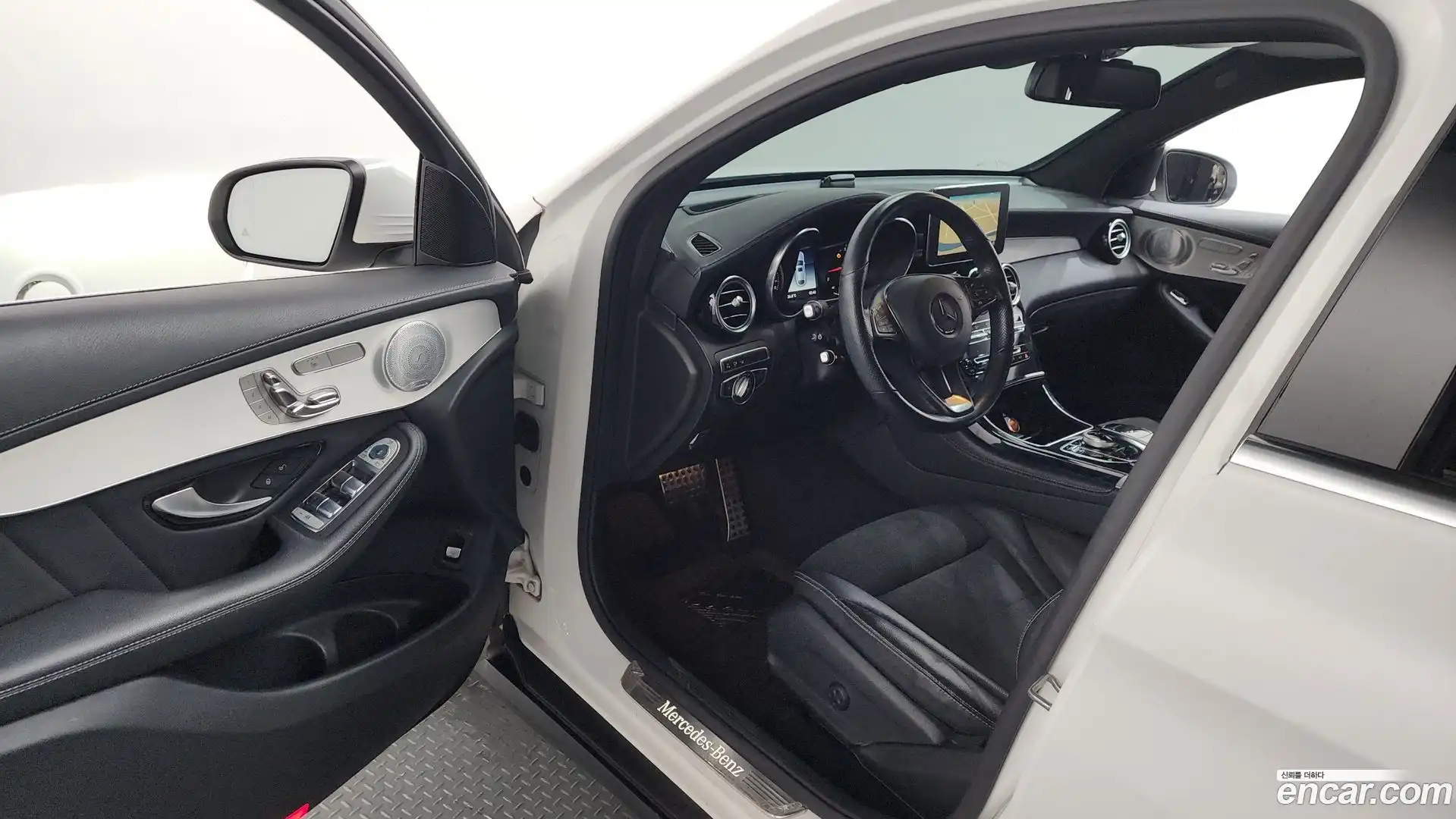 GLC-Class Mercedes-Benz 2019.2-INNER-010