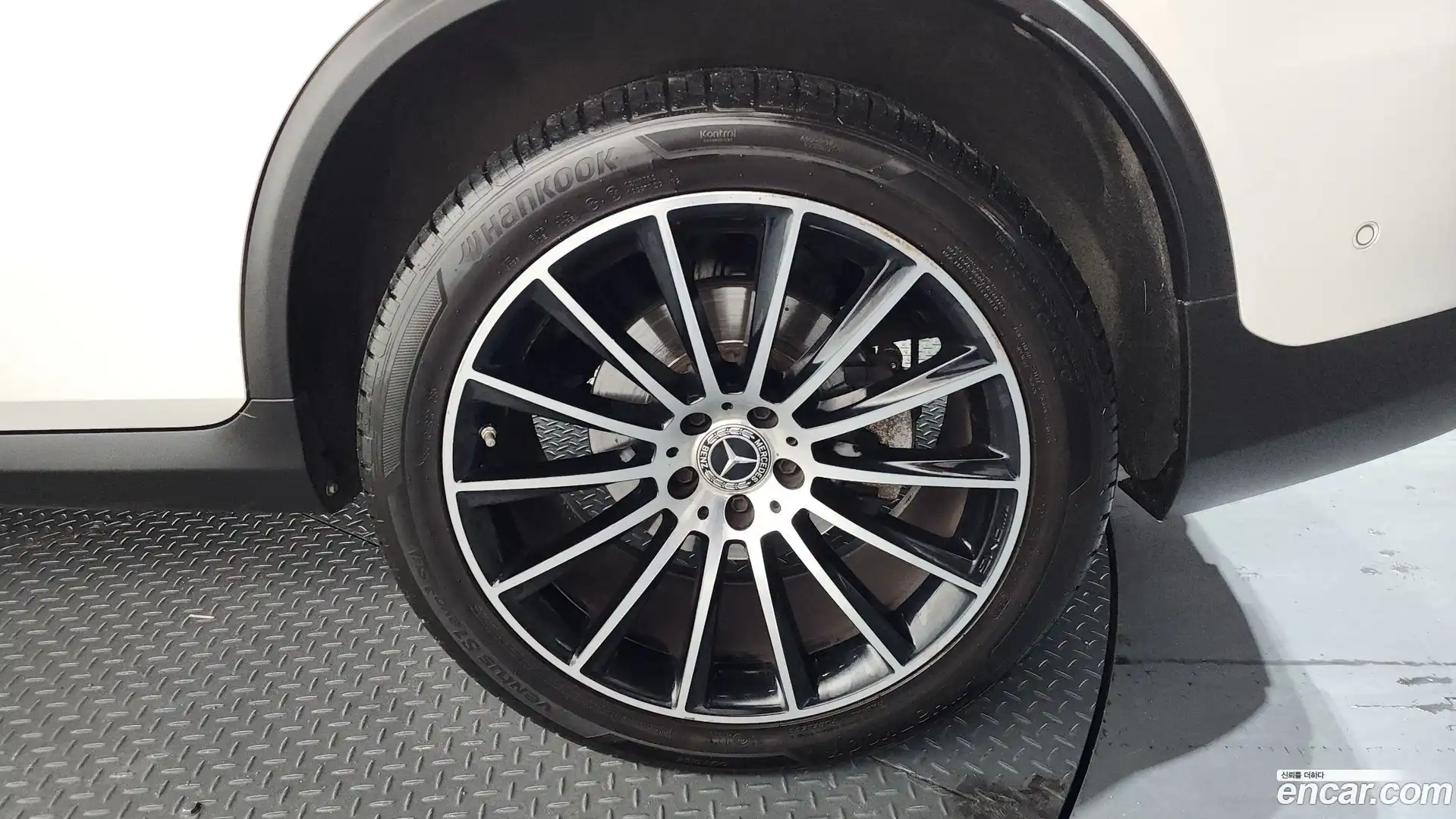 GLC-Class Mercedes-Benz 2019.2-OUTER-031