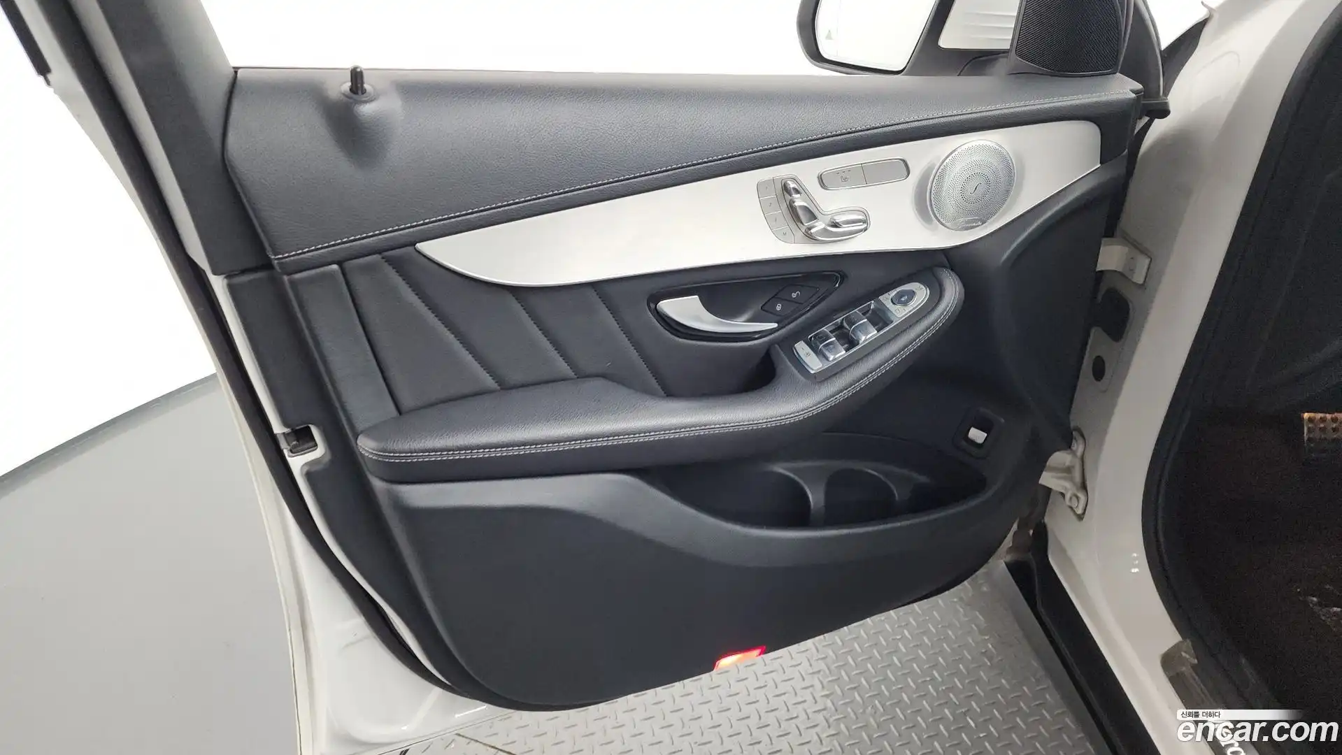 GLC-Class Mercedes-Benz 2019.2-INNER-034