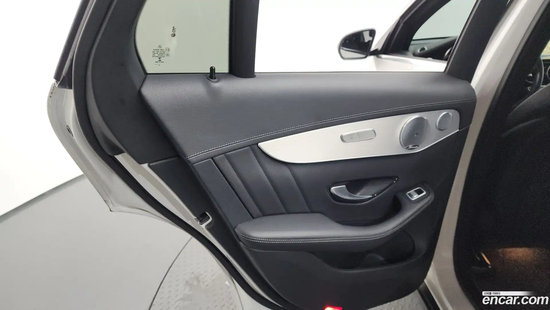 GLC-Class Mercedes-Benz 2019.2-INNER-035