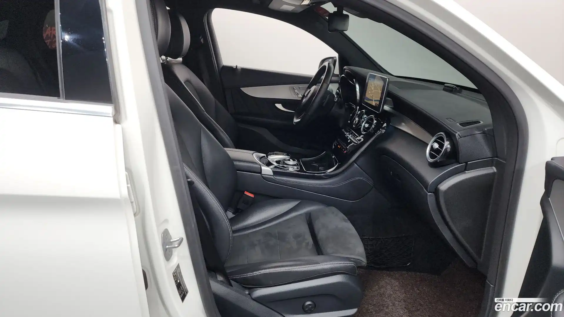 GLC-Class Mercedes-Benz 2019.2-INNER-036