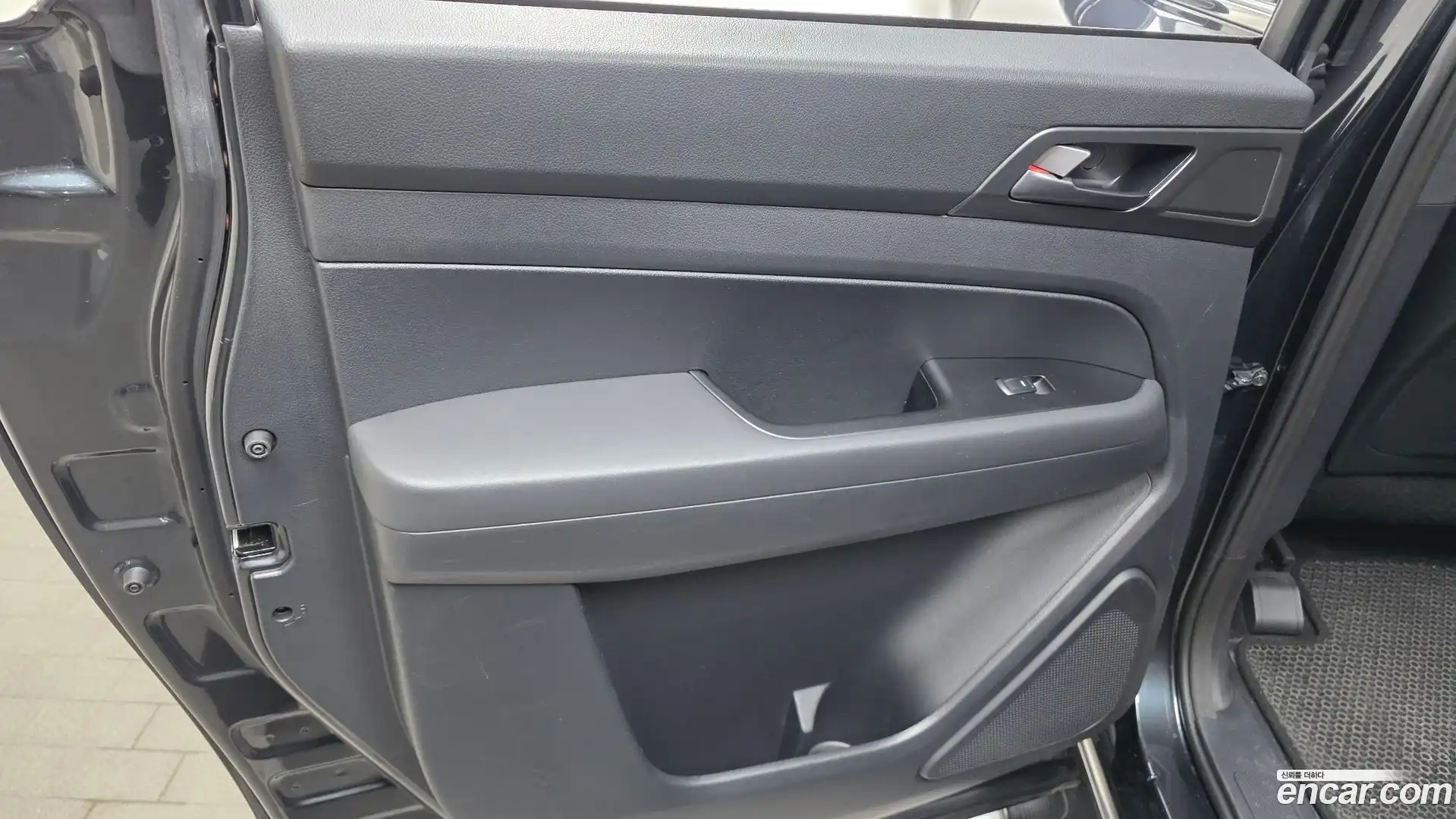 Rexton KG Mobility 2021.9-INNER-035
