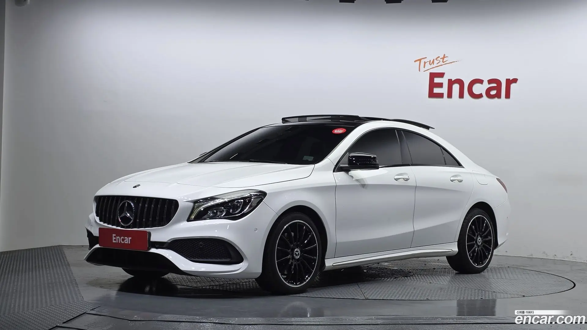 Main__Slider__Photo:CLA-Class Mercedes-Benz 2018.8-0
