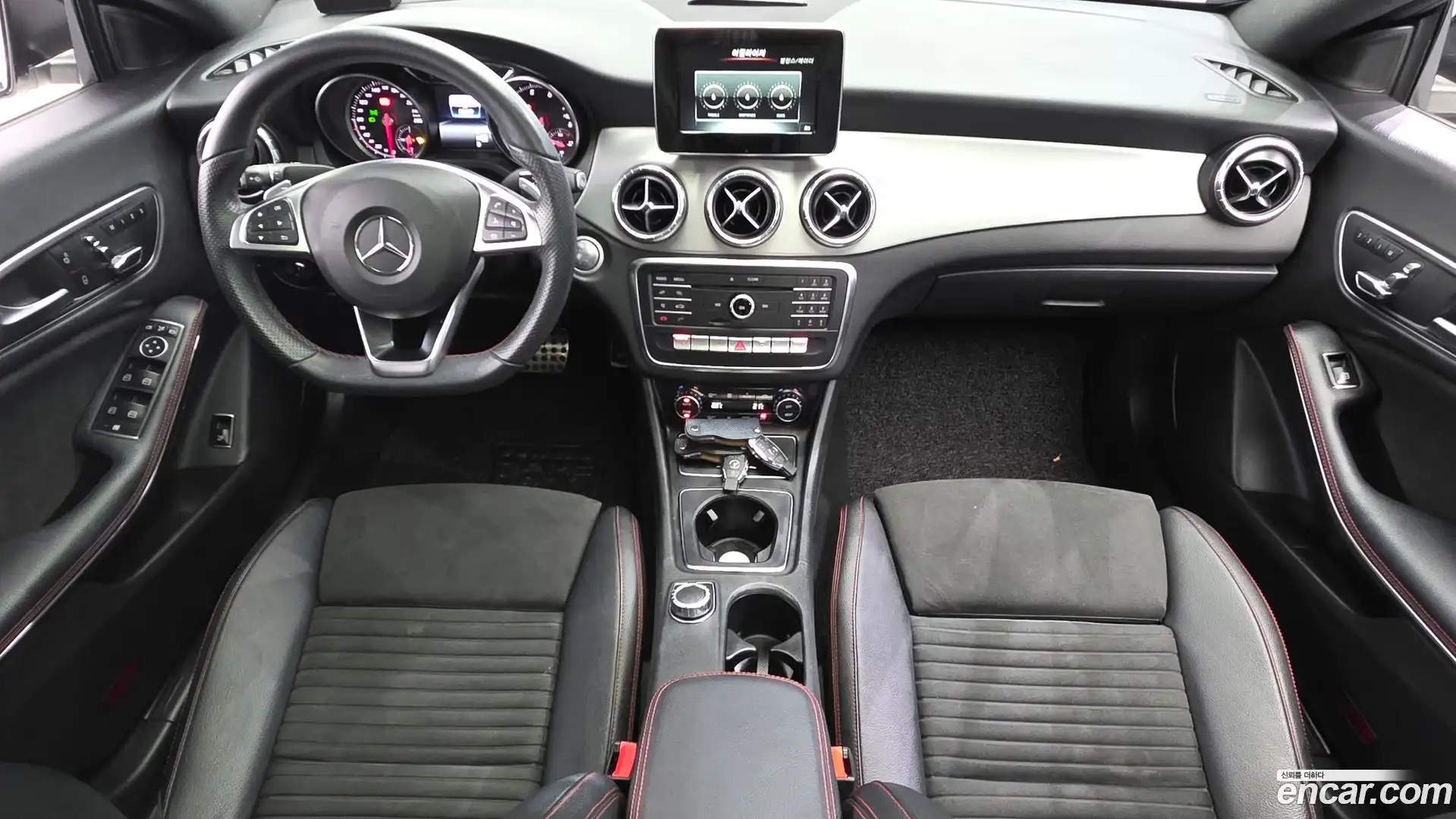 CLA-Class Mercedes-Benz 2018.8-INNER-007