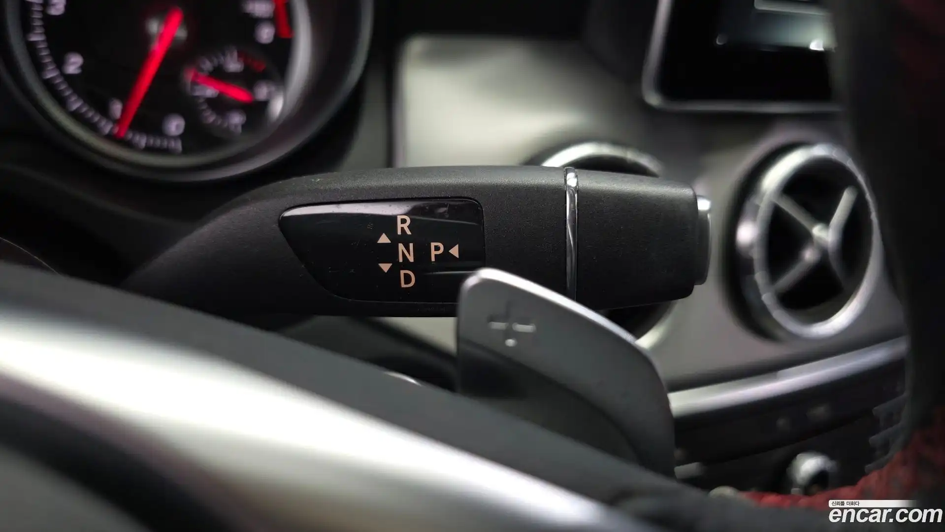 CLA-Class Mercedes-Benz 2018.8-INNER-009