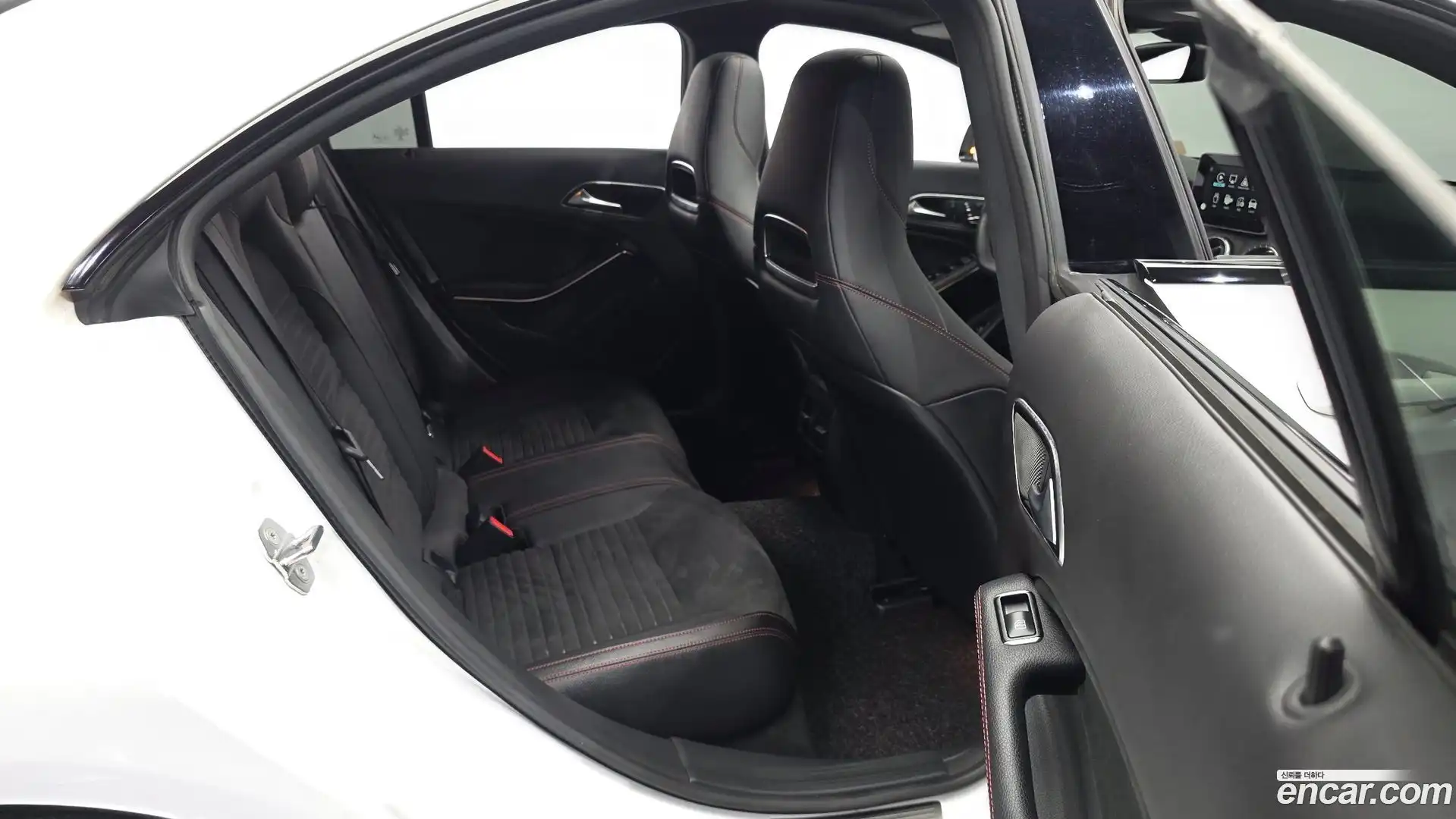 CLA-Class Mercedes-Benz 2018.8-OPTION-015