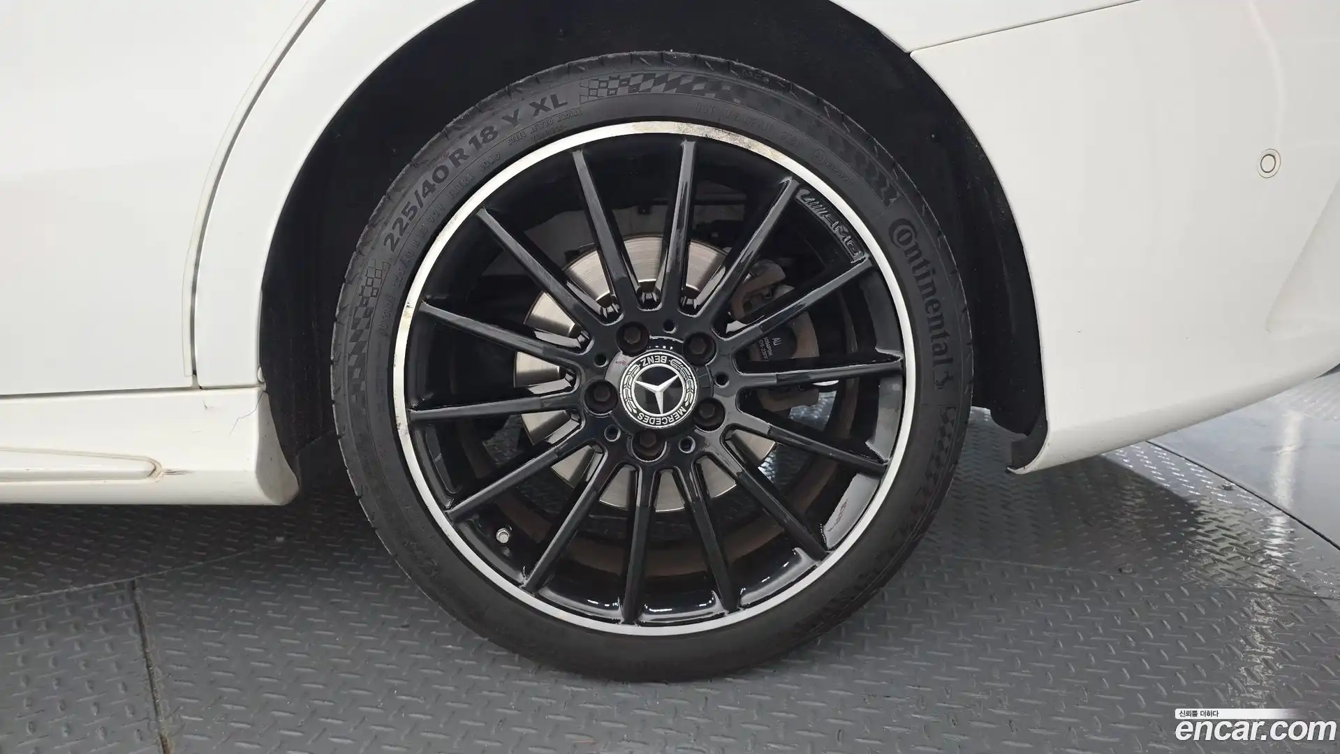 CLA-Class Mercedes-Benz 2018.8-OUTER-031