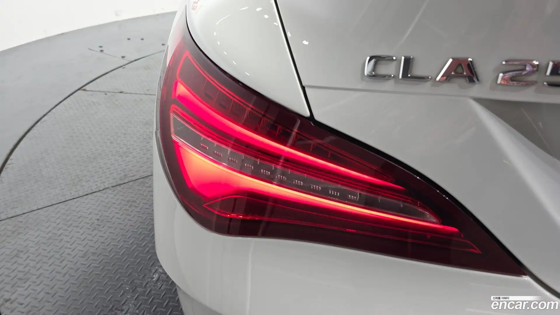 CLA-Class Mercedes-Benz 2018.8-OUTER-033