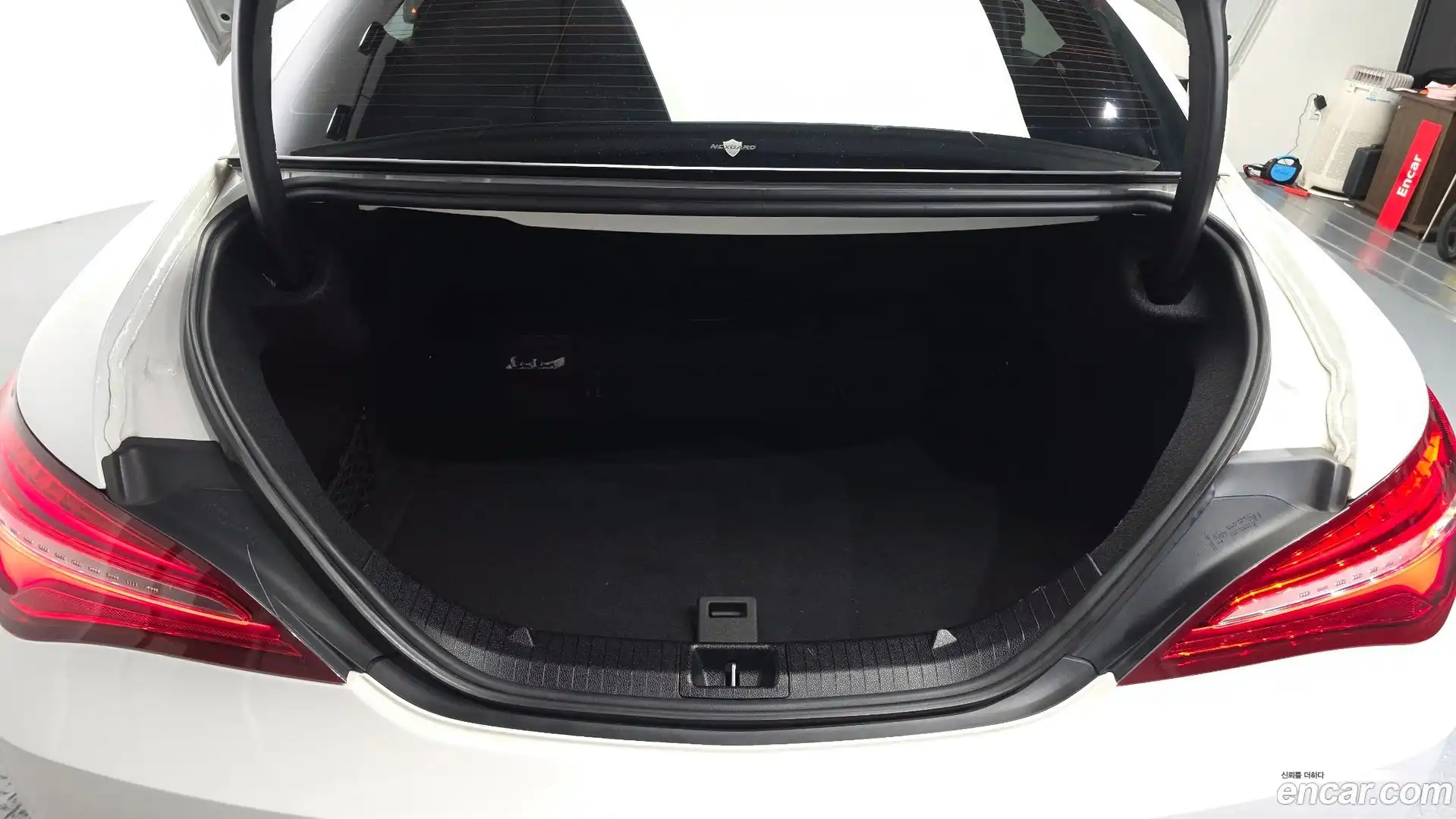 CLA-Class Mercedes-Benz 2018.8-OPTION-040