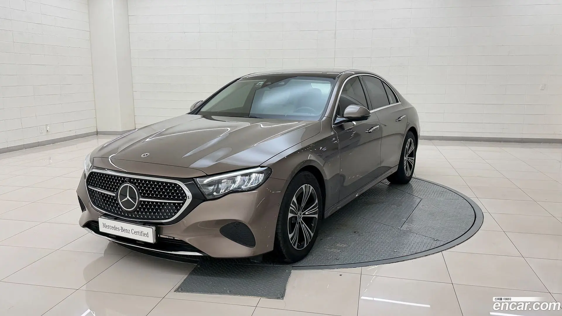 Main__Slider__Photo:E-Class Mercedes-Benz 2025.4-0