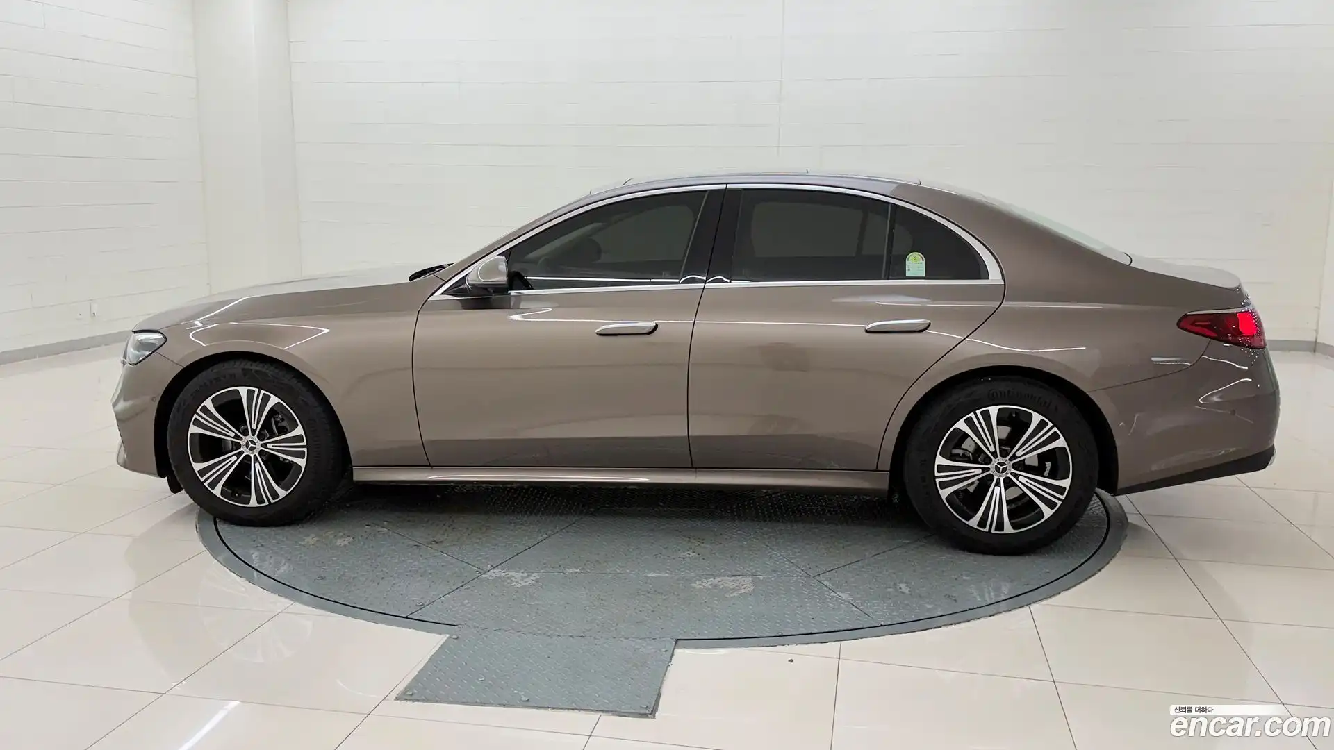 E-Class Mercedes-Benz 2025.4-OUTER-002