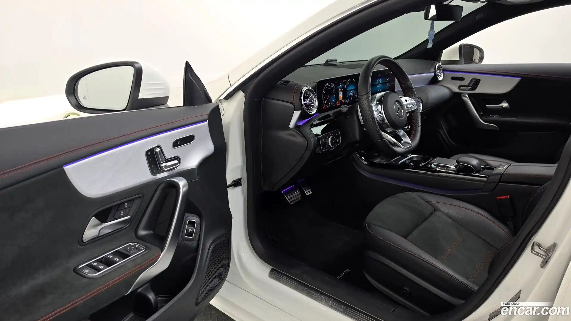CLA-Class Mercedes-Benz 2020.8-INNER-010