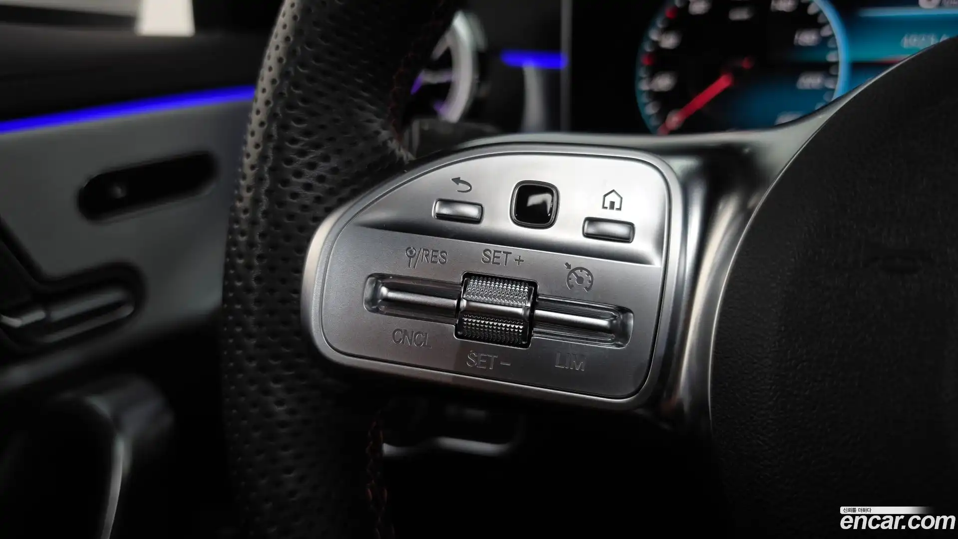 CLA-Class Mercedes-Benz 2020.8-OPTION-021