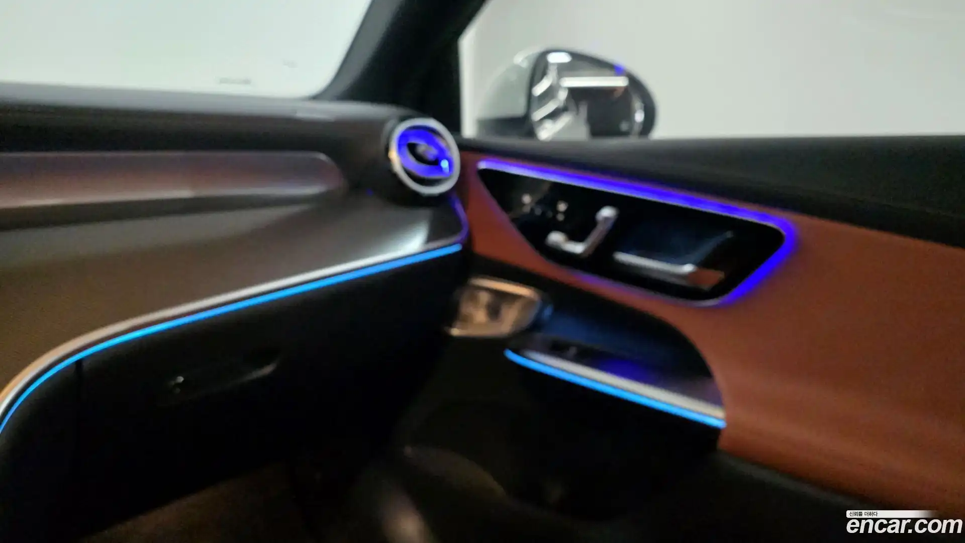 GLC-Class Mercedes-Benz 2025.0-INNER-010