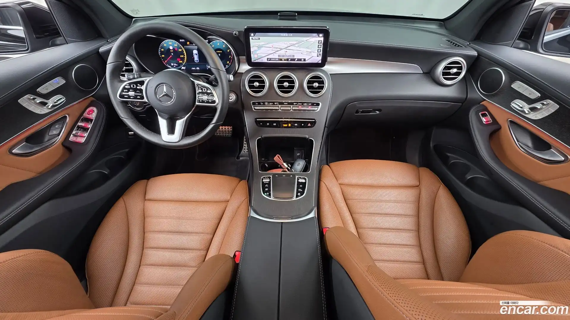 GLC-Class Mercedes-Benz 2021.6-INNER-007