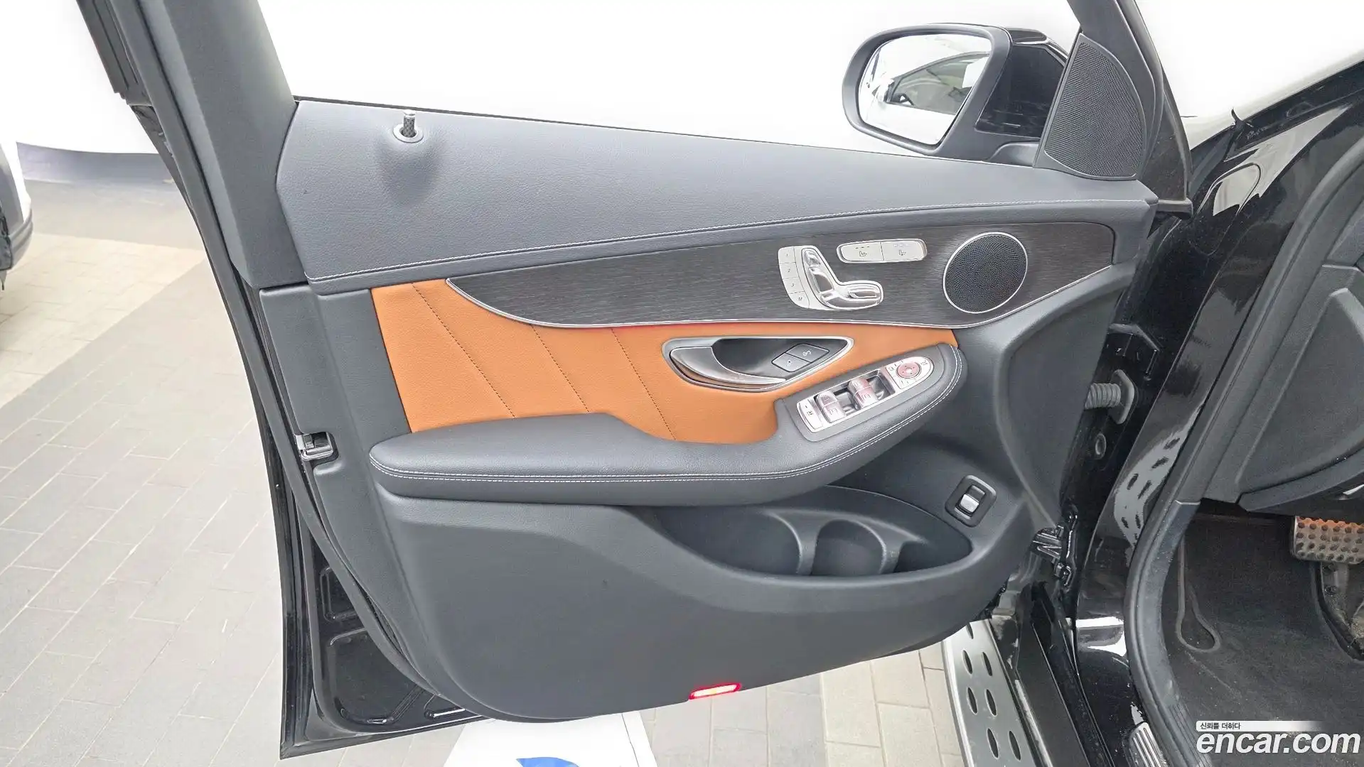 GLC-Class Mercedes-Benz 2021.6-INNER-034