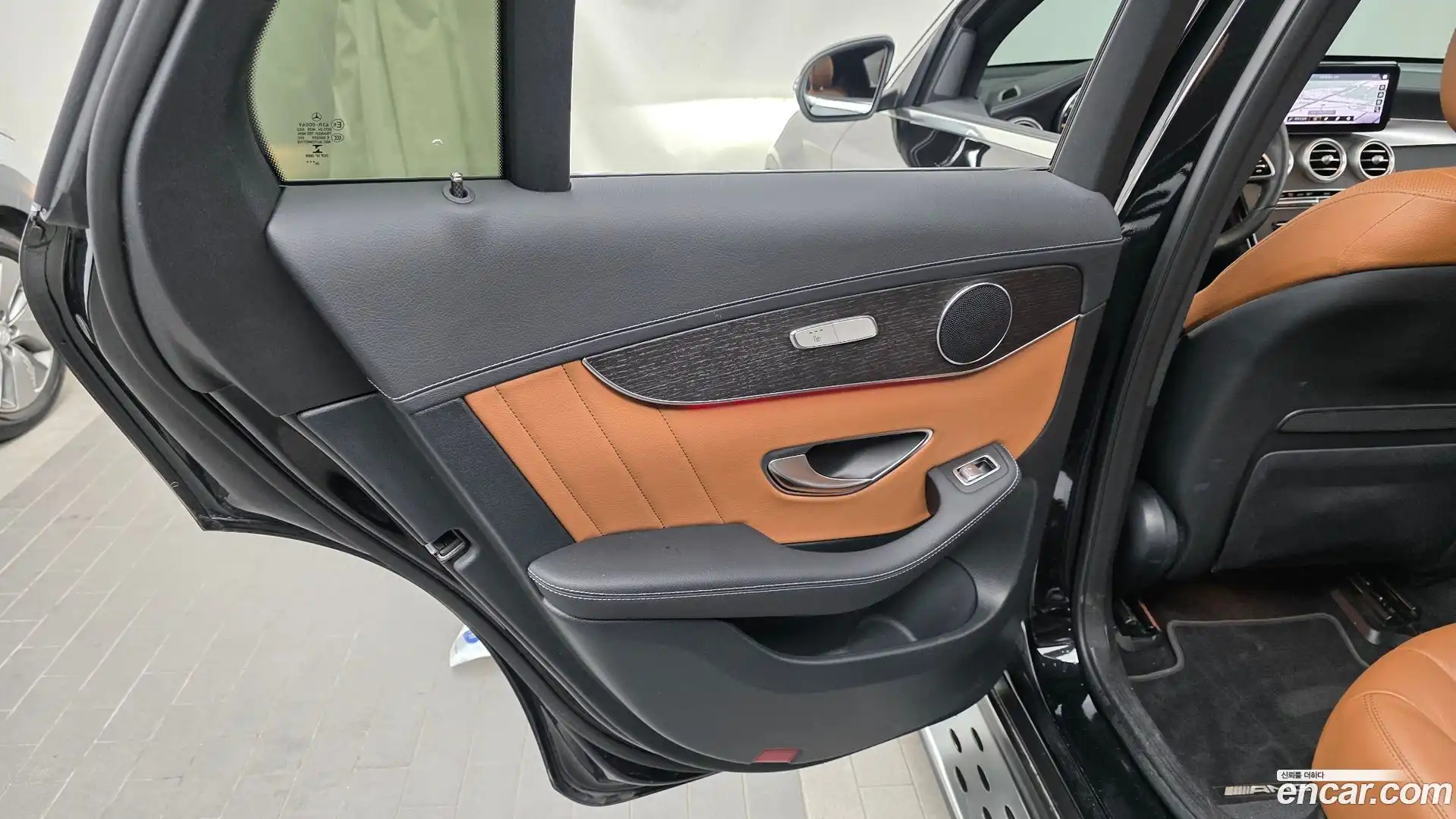 GLC-Class Mercedes-Benz 2021.6-INNER-035