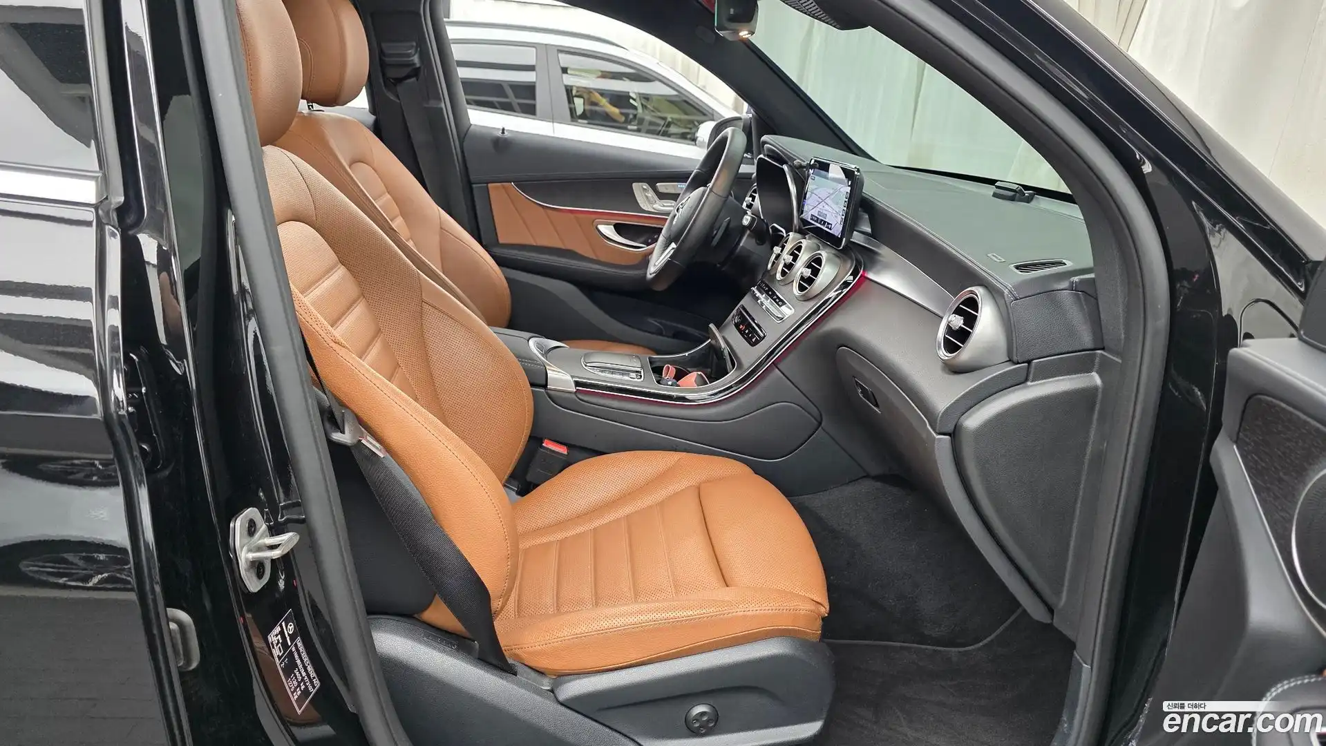 GLC-Class Mercedes-Benz 2021.6-INNER-036