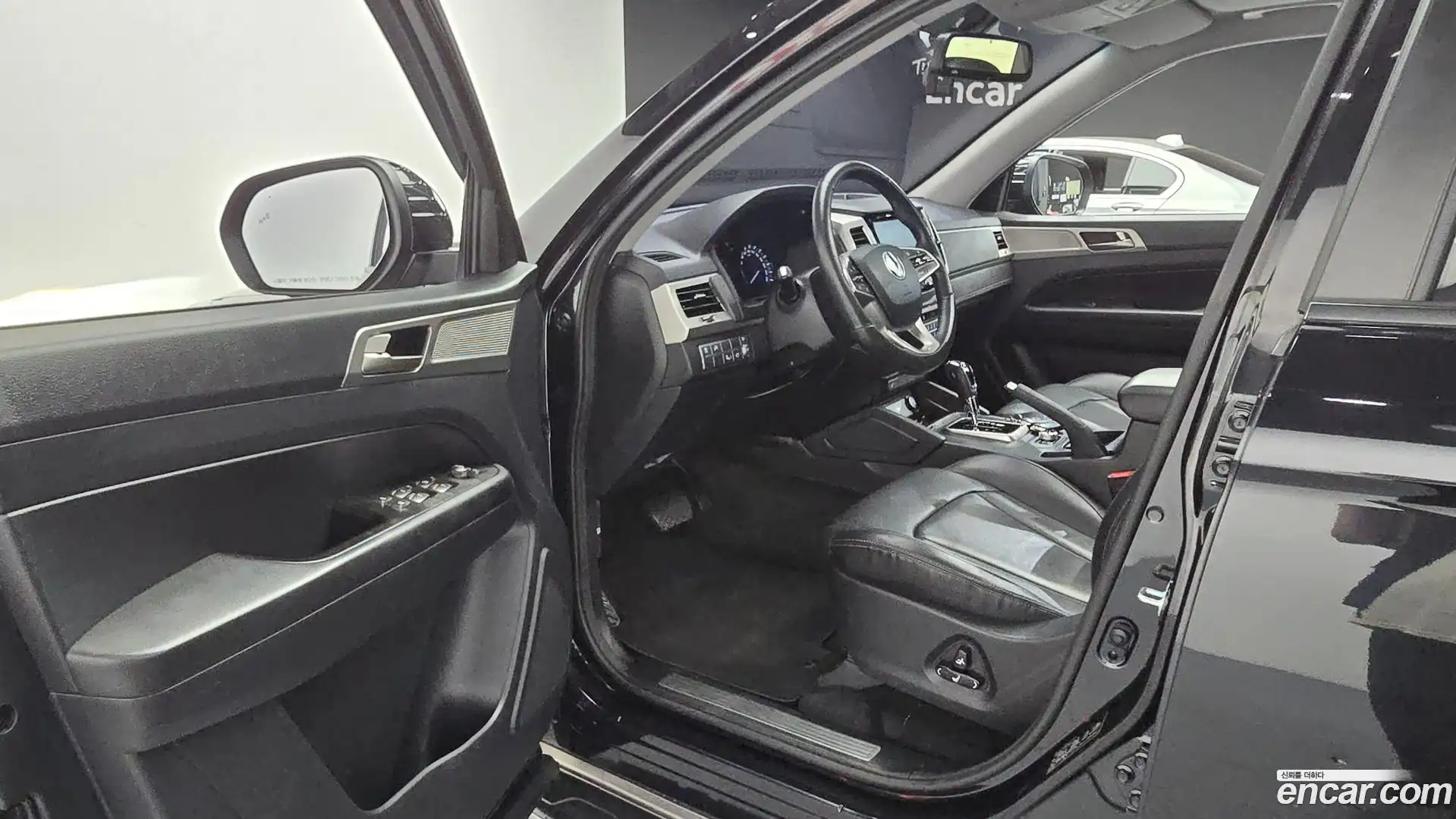 Rexton KG Mobility 2018.3-INNER-010