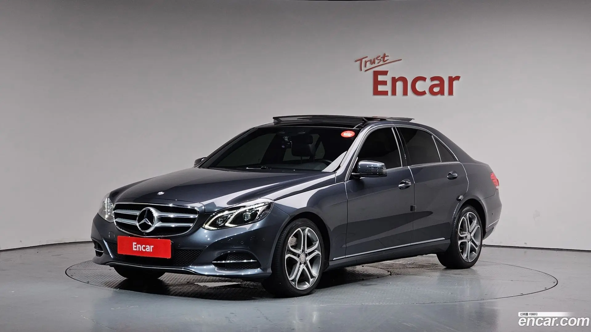 Main__Slider__Photo:E-Class Mercedes-Benz 2016.2-0