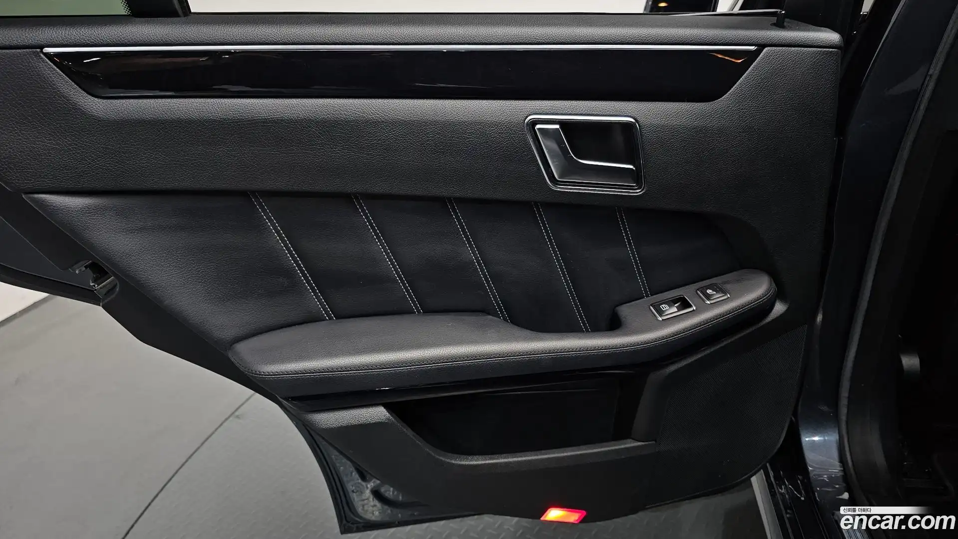 E-Class Mercedes-Benz 2016.2-INNER-035
