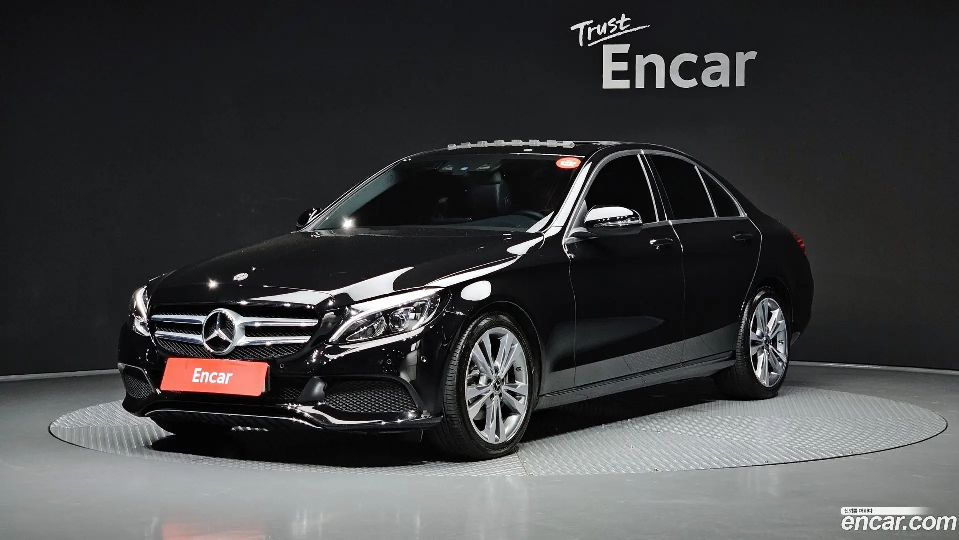 Main__Slider__Photo:C-Class Mercedes-Benz 2017.9-0