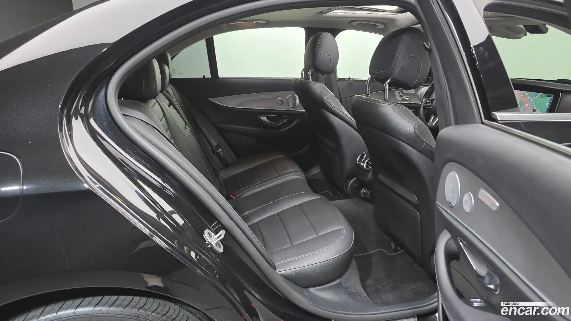 E-Class Mercedes-Benz 2018.11-OPTION-015