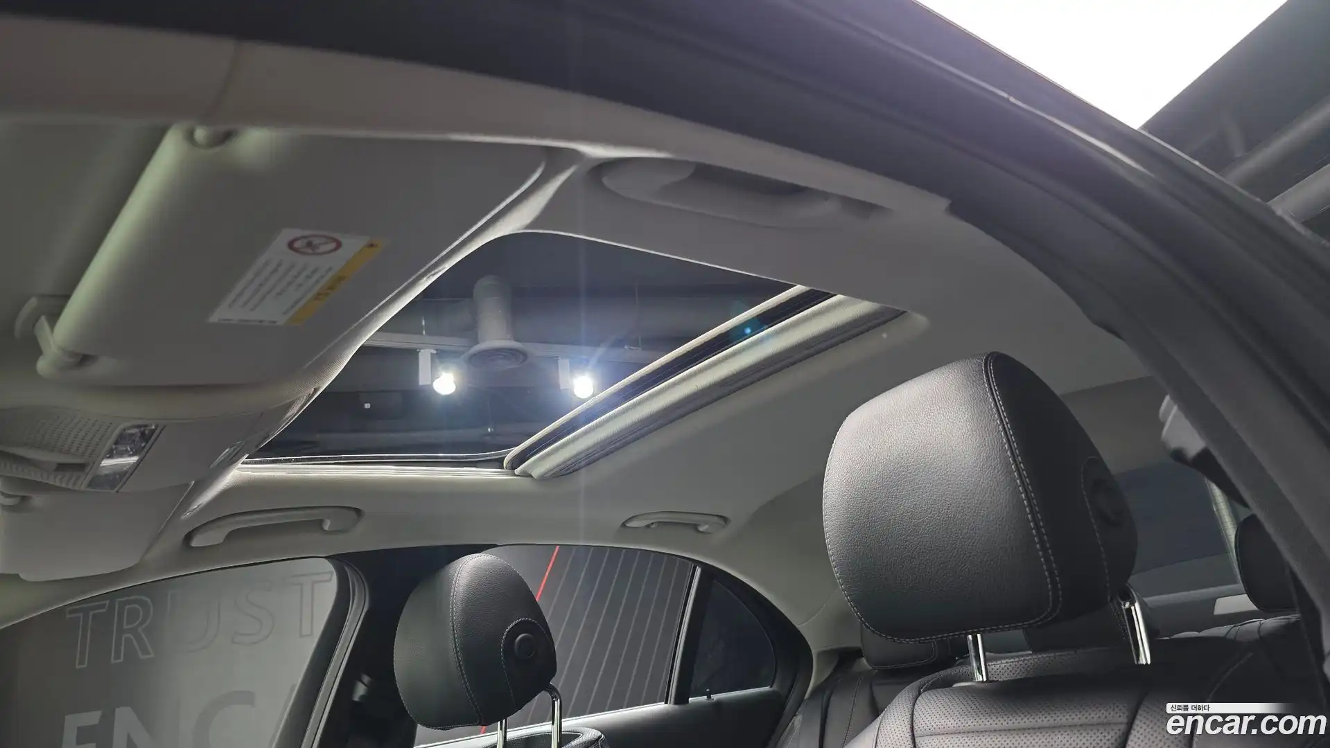 E-Class Mercedes-Benz 2018.11-OPTION-019