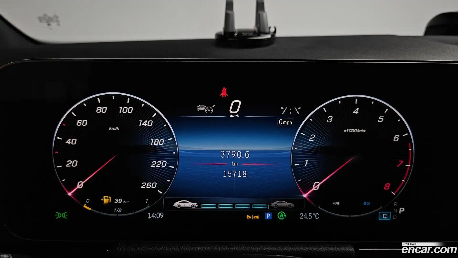 GLA-Class Mercedes-Benz 2024.0-INNER-008