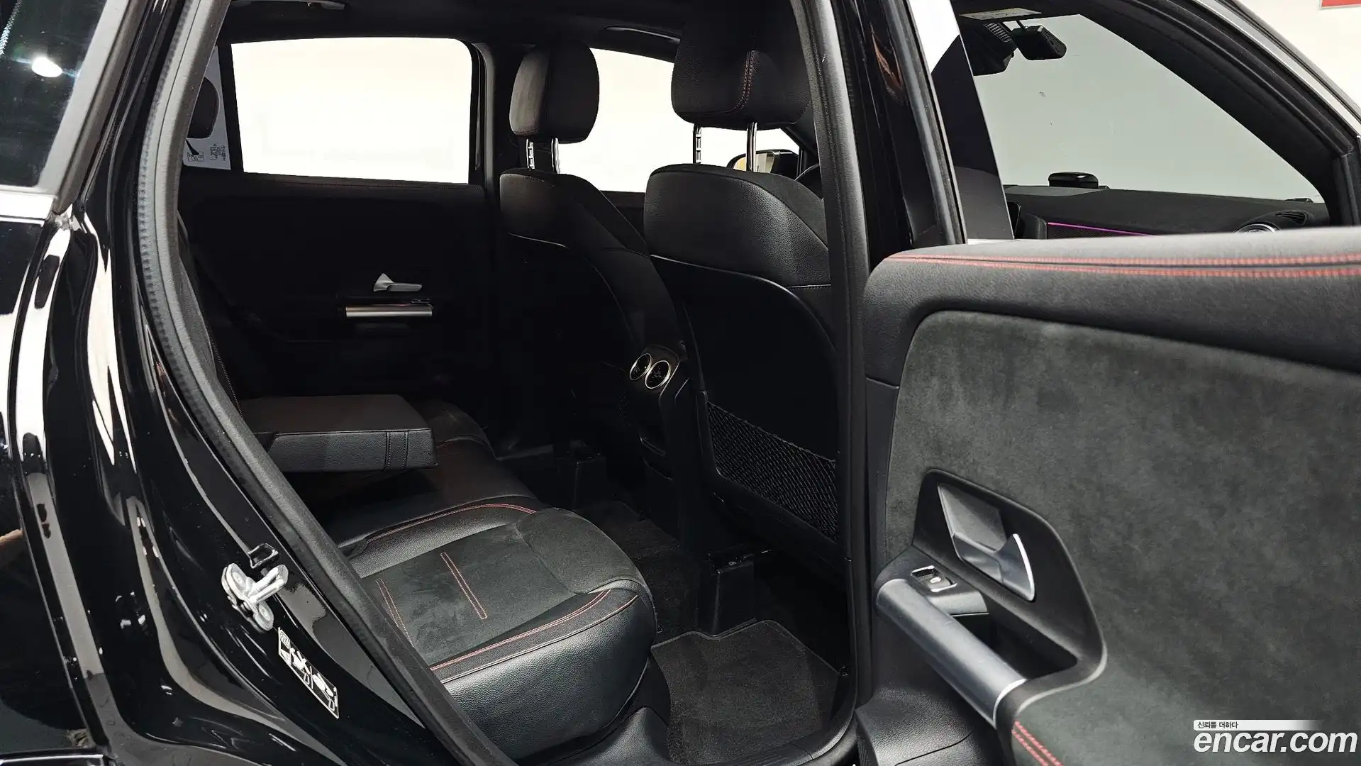 GLA-Class Mercedes-Benz 2024.0-OPTION-015