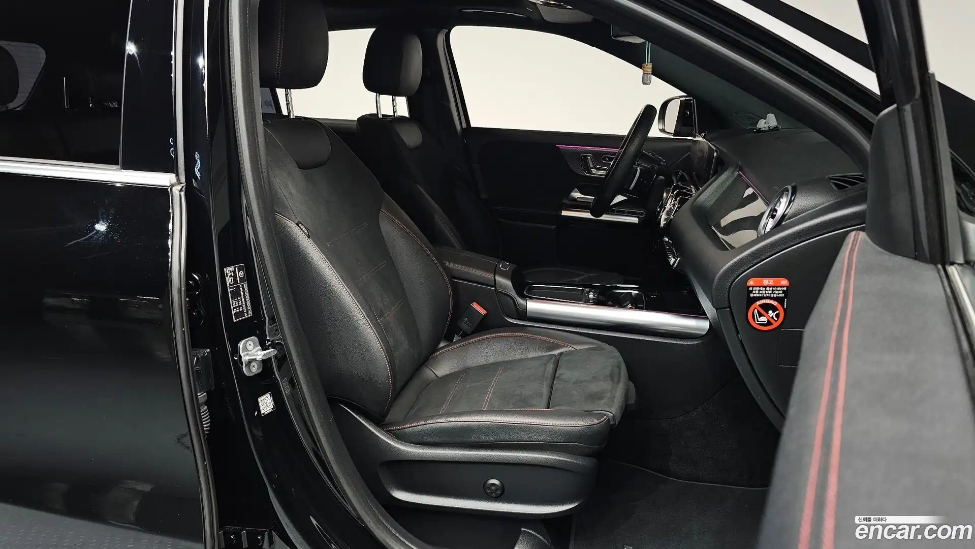 GLA-Class Mercedes-Benz 2024.0-OPTION-016