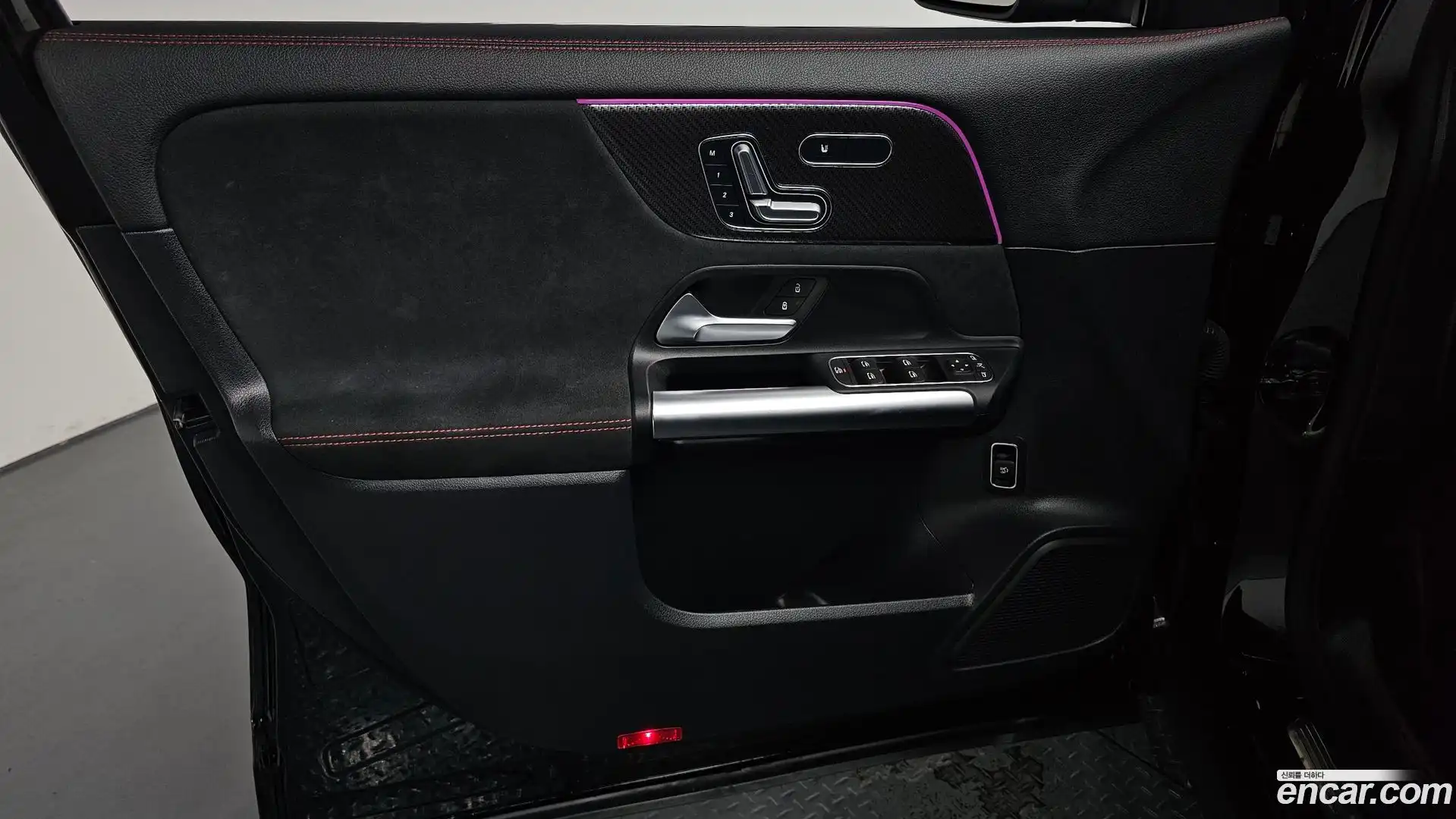 GLA-Class Mercedes-Benz 2024.0-INNER-034