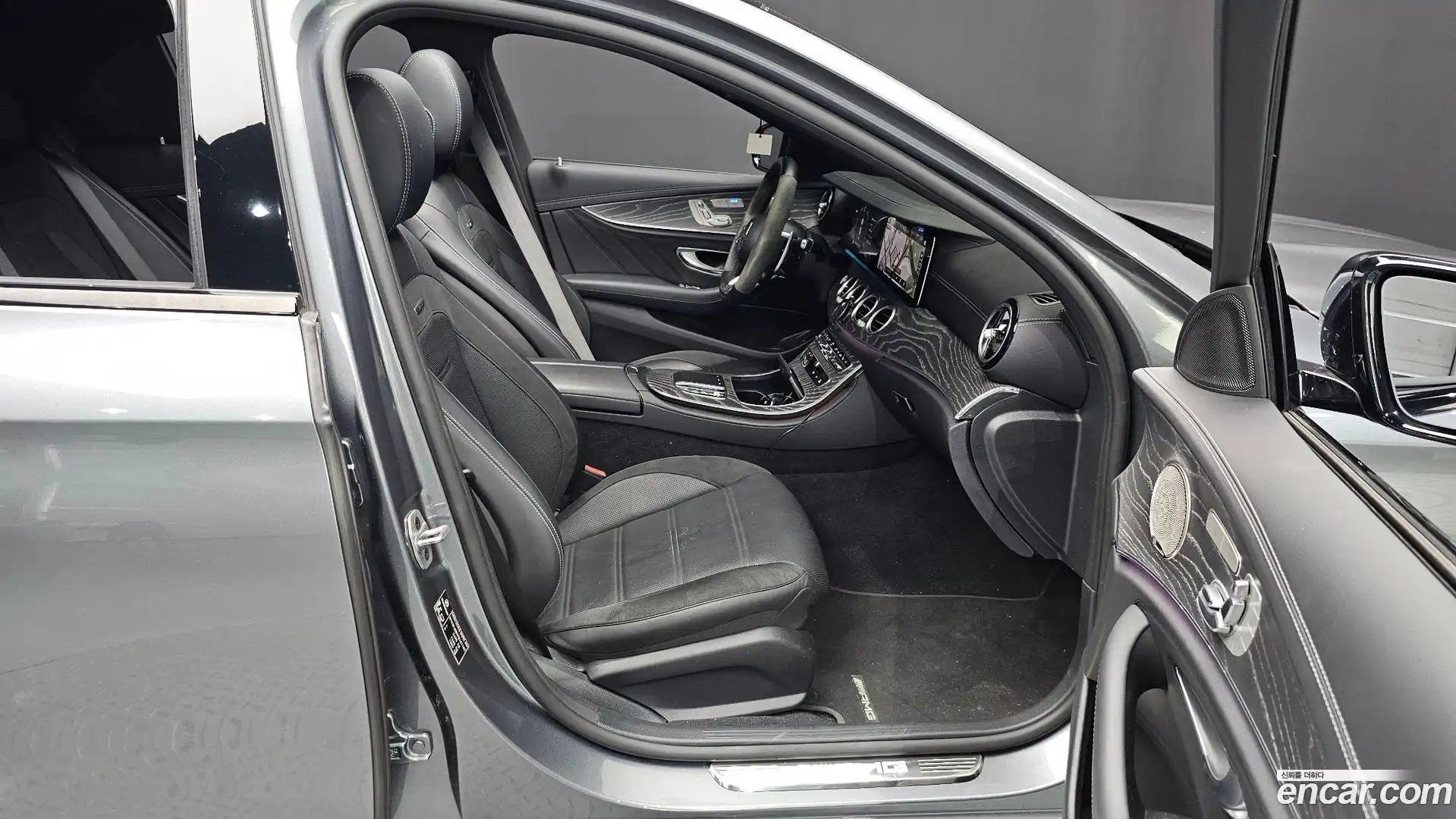 E-Class Mercedes-Benz 2022.11-INNER-036