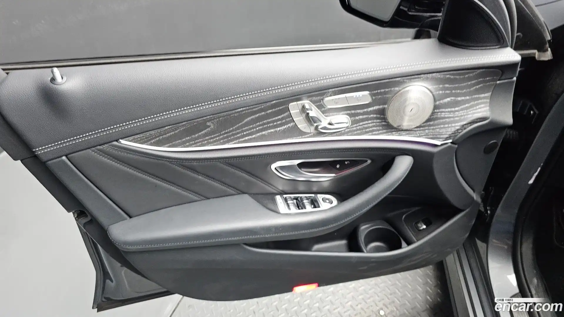 E-Class Mercedes-Benz 2022.11-OPTION-041
