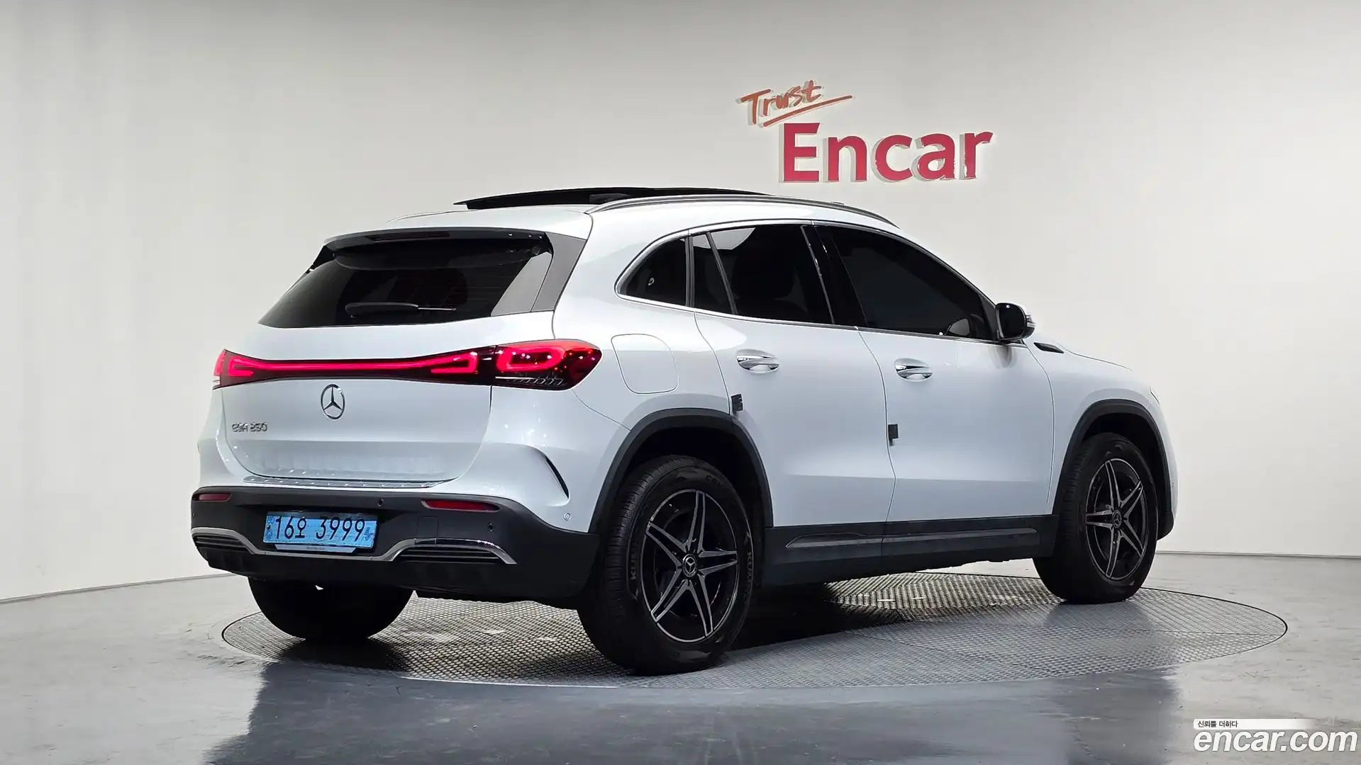 EQA Mercedes-Benz 2022.2-OUTER-002