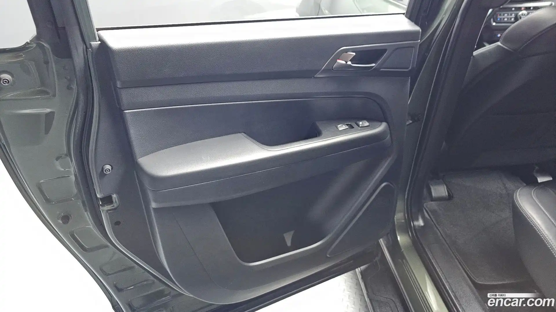 Rexton KG Mobility 2022.7-INNER-035