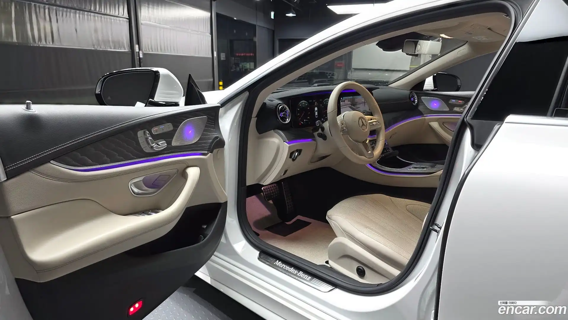 CLS-Class Mercedes-Benz 2020.10-INNER-010