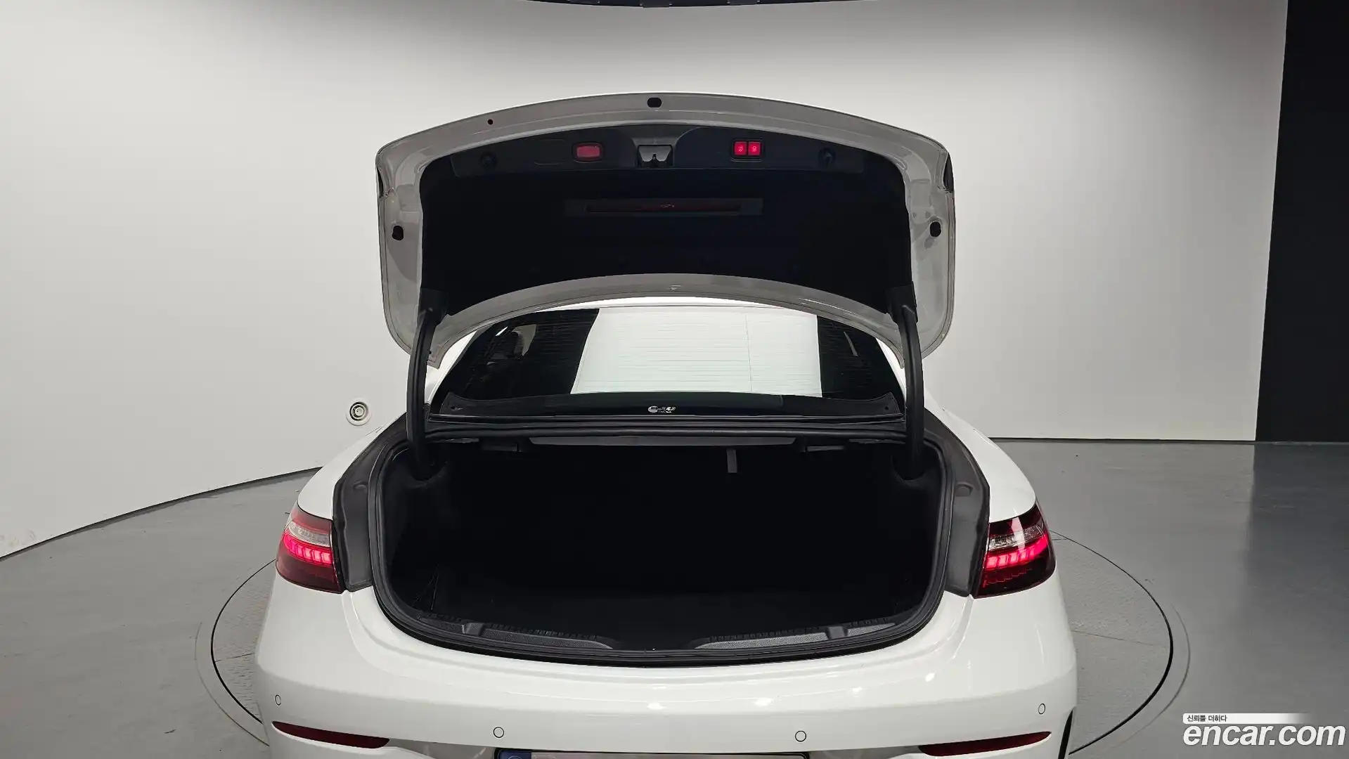 E-Class Mercedes-Benz 2022.6-OPTION-024