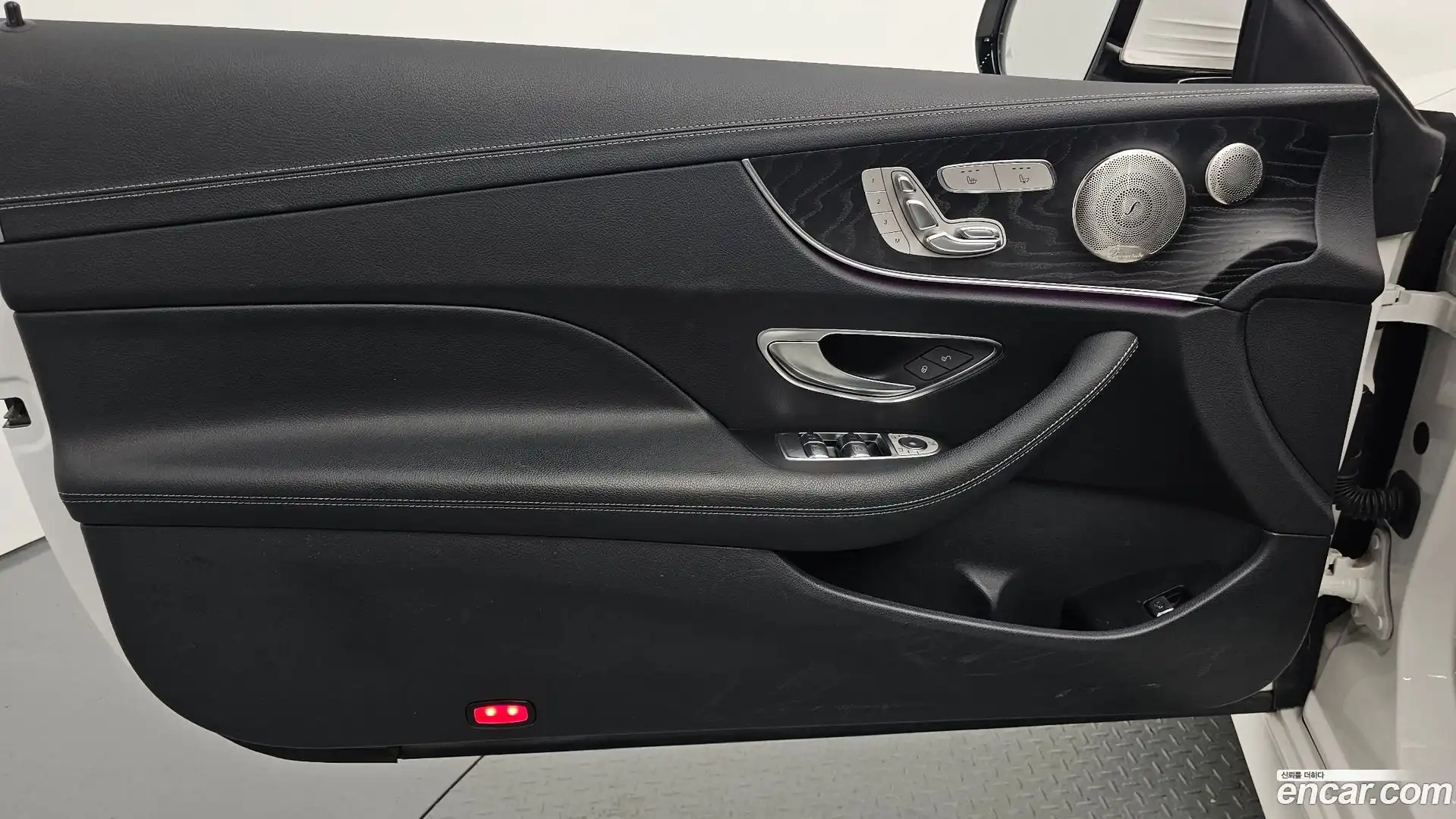 E-Class Mercedes-Benz 2022.6-INNER-034