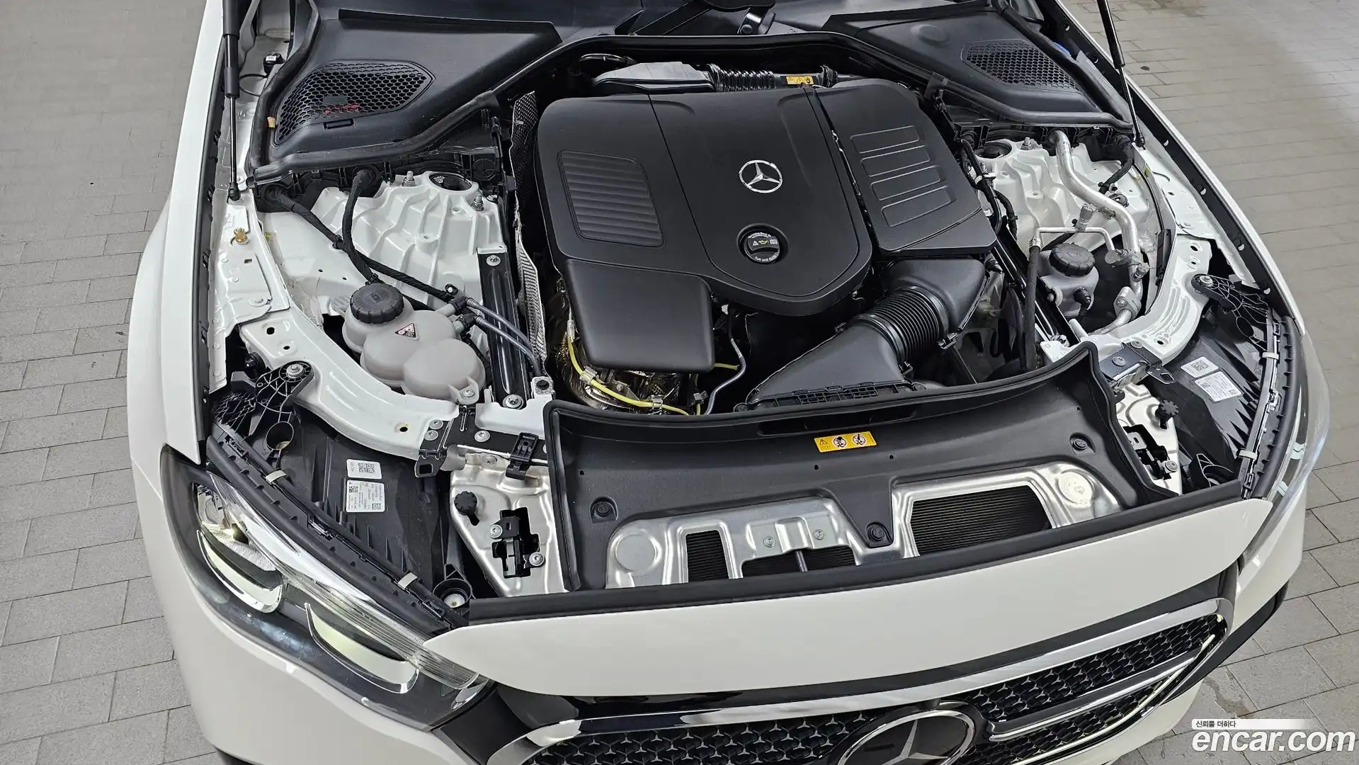 E-Class Mercedes-Benz 2025.10-OUTER-006